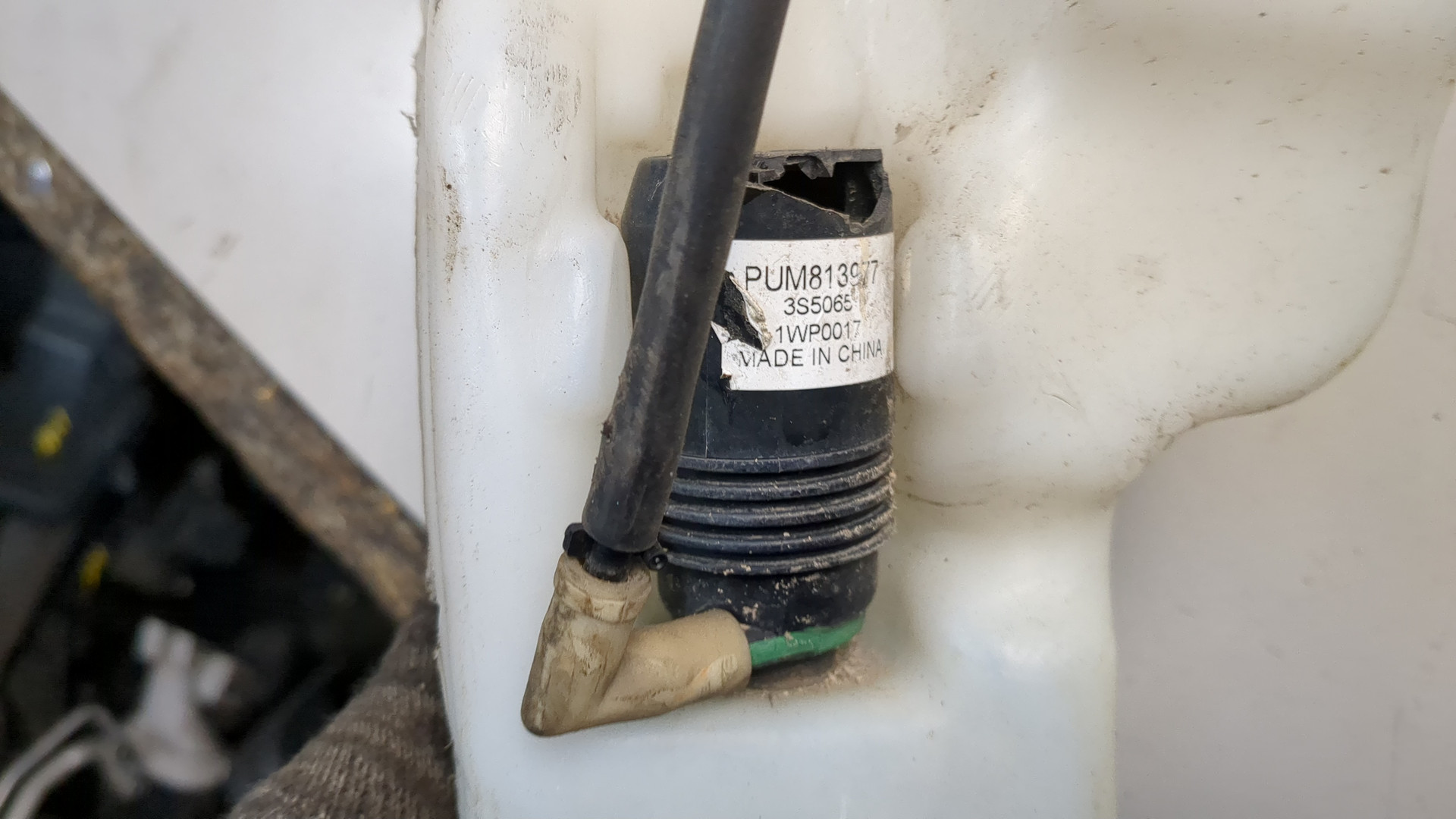 Бачок омывателя лобового стекла