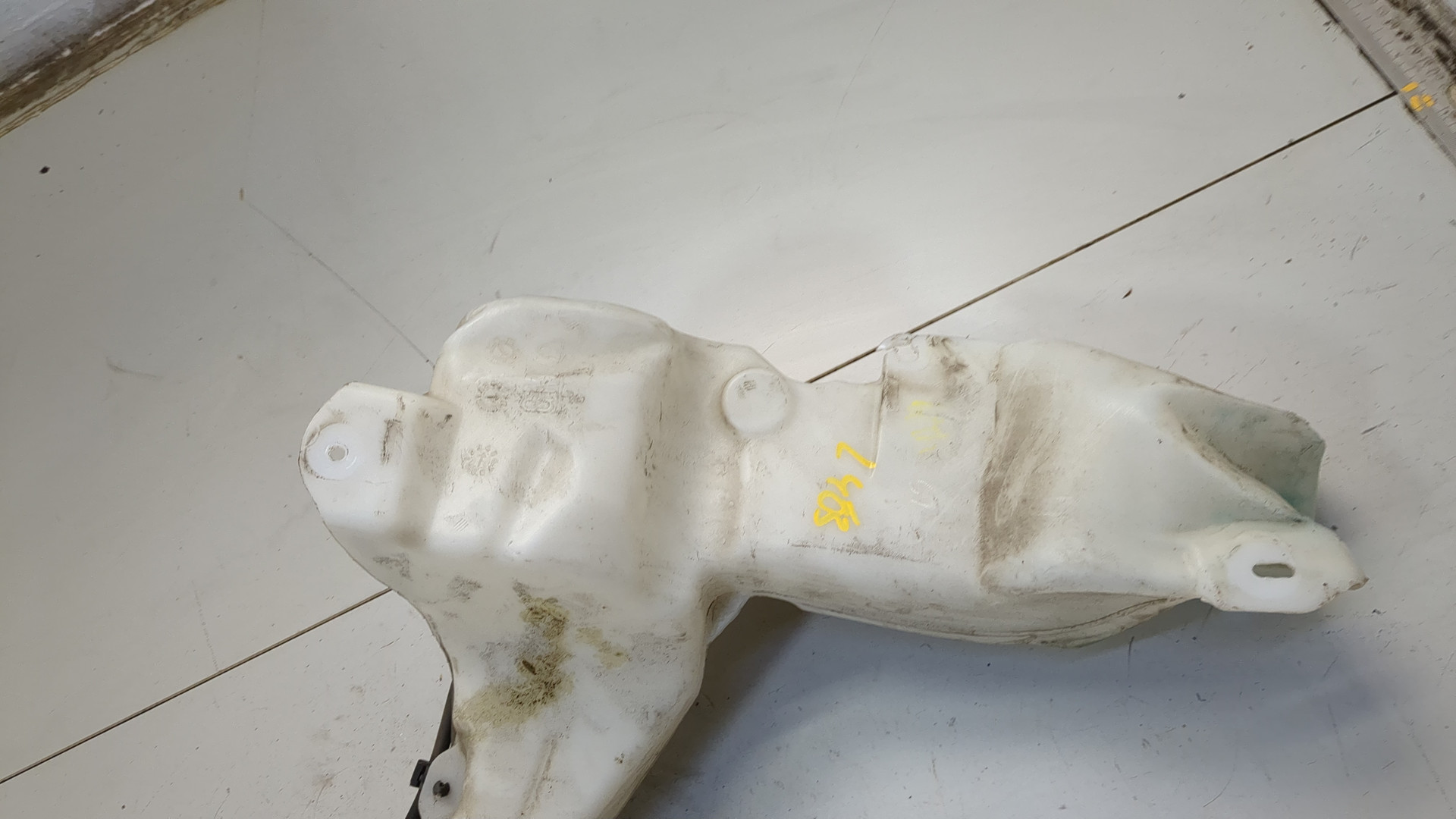 Бачок омывателя лобового стекла