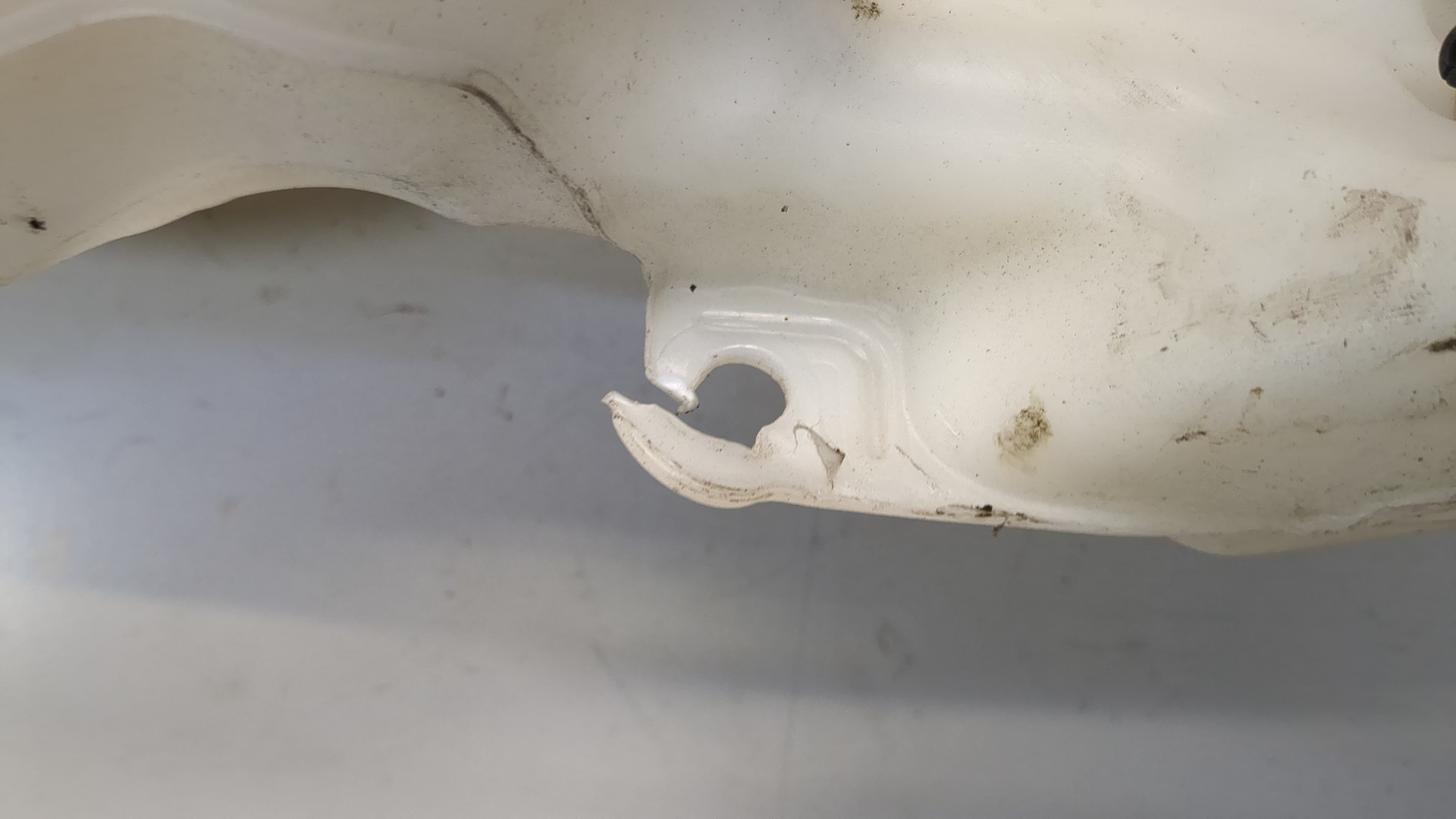 Бачок омывателя лобового стекла