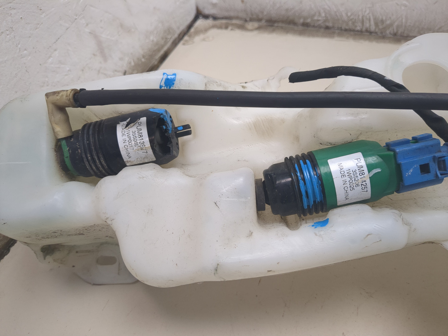 Бачок омывателя лобового стекла