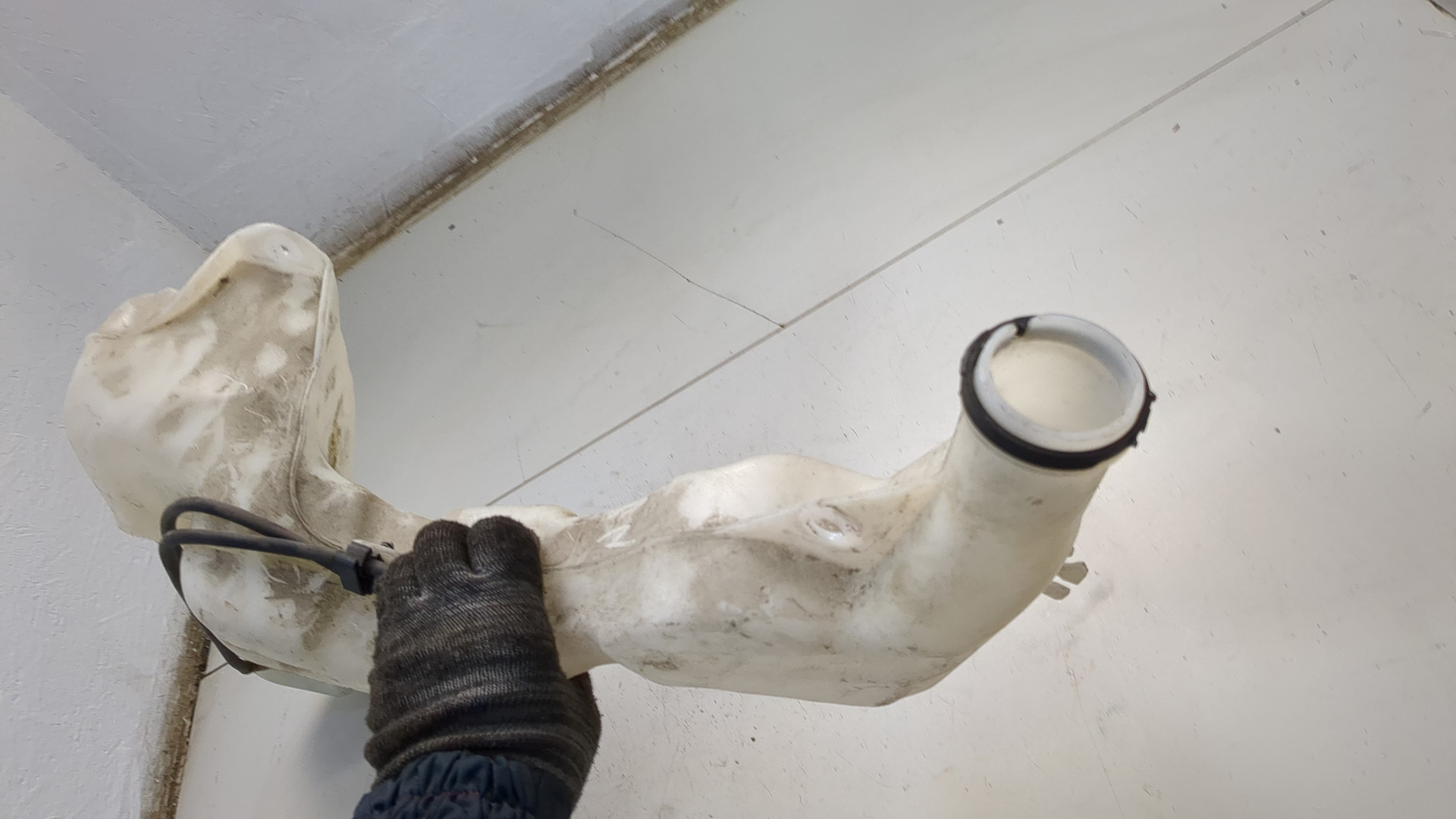 Бачок омывателя лобового стекла