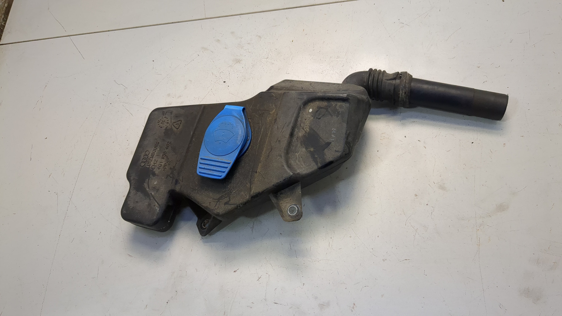 Бачок омывателя лобового стекла