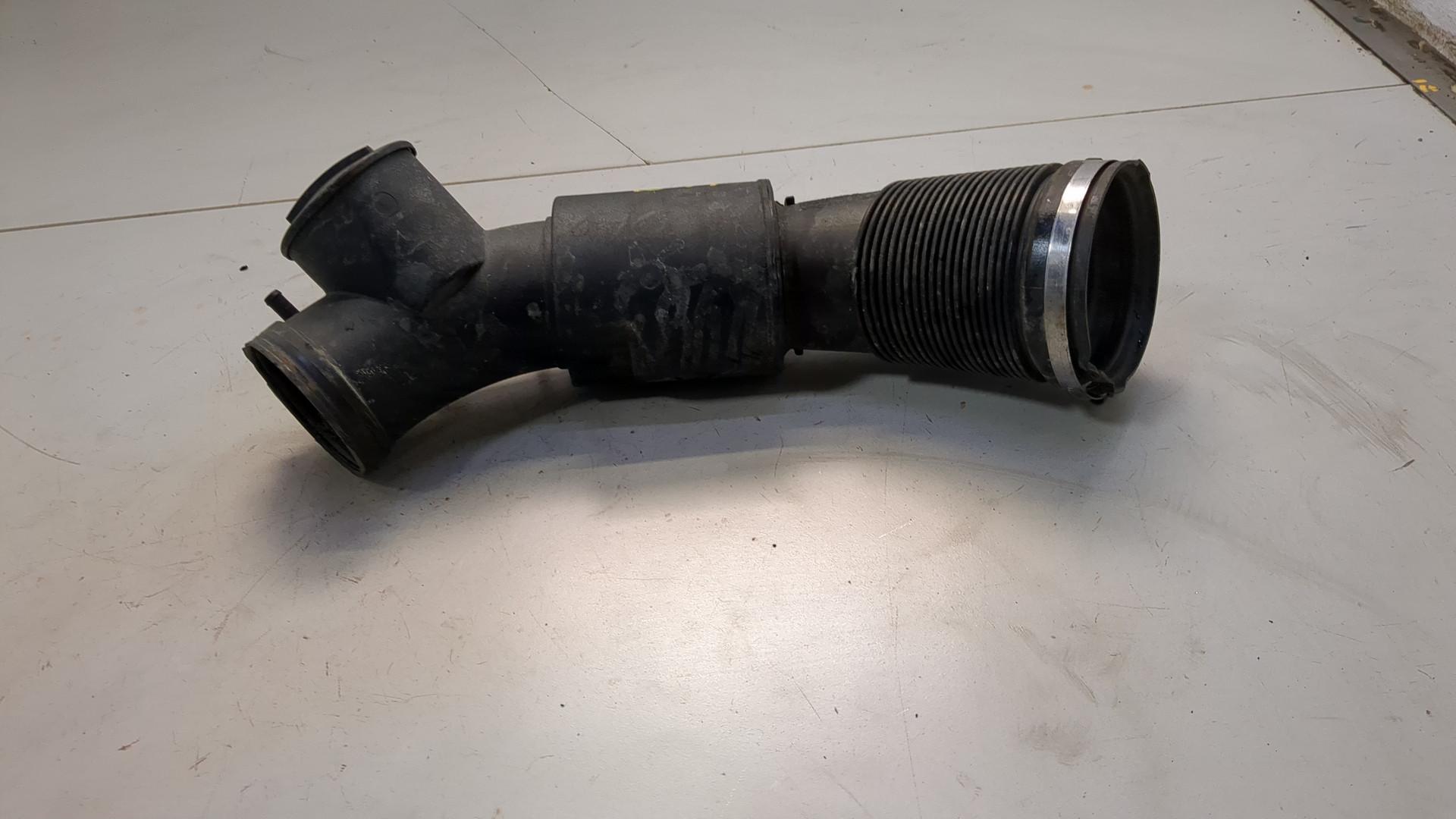 Патрубок воздушного фильтра