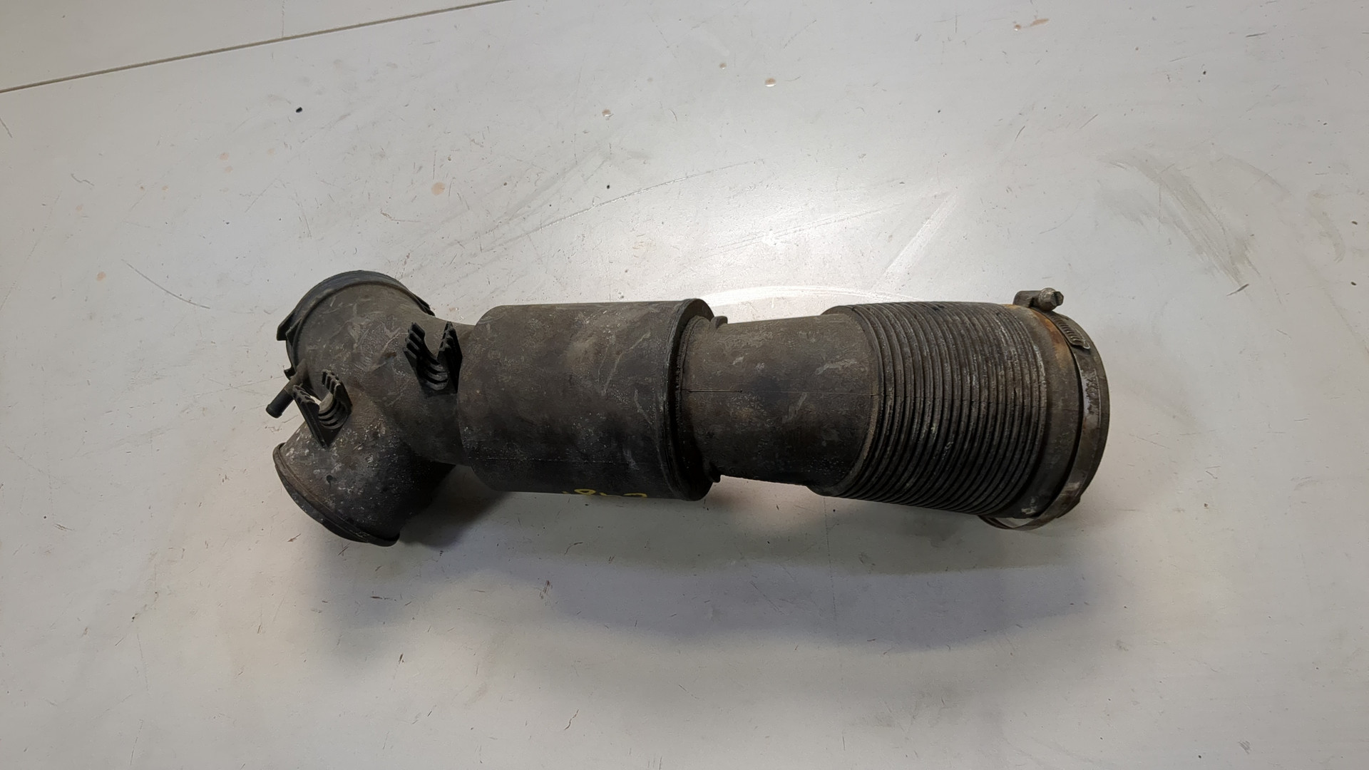 Патрубок воздушного фильтра