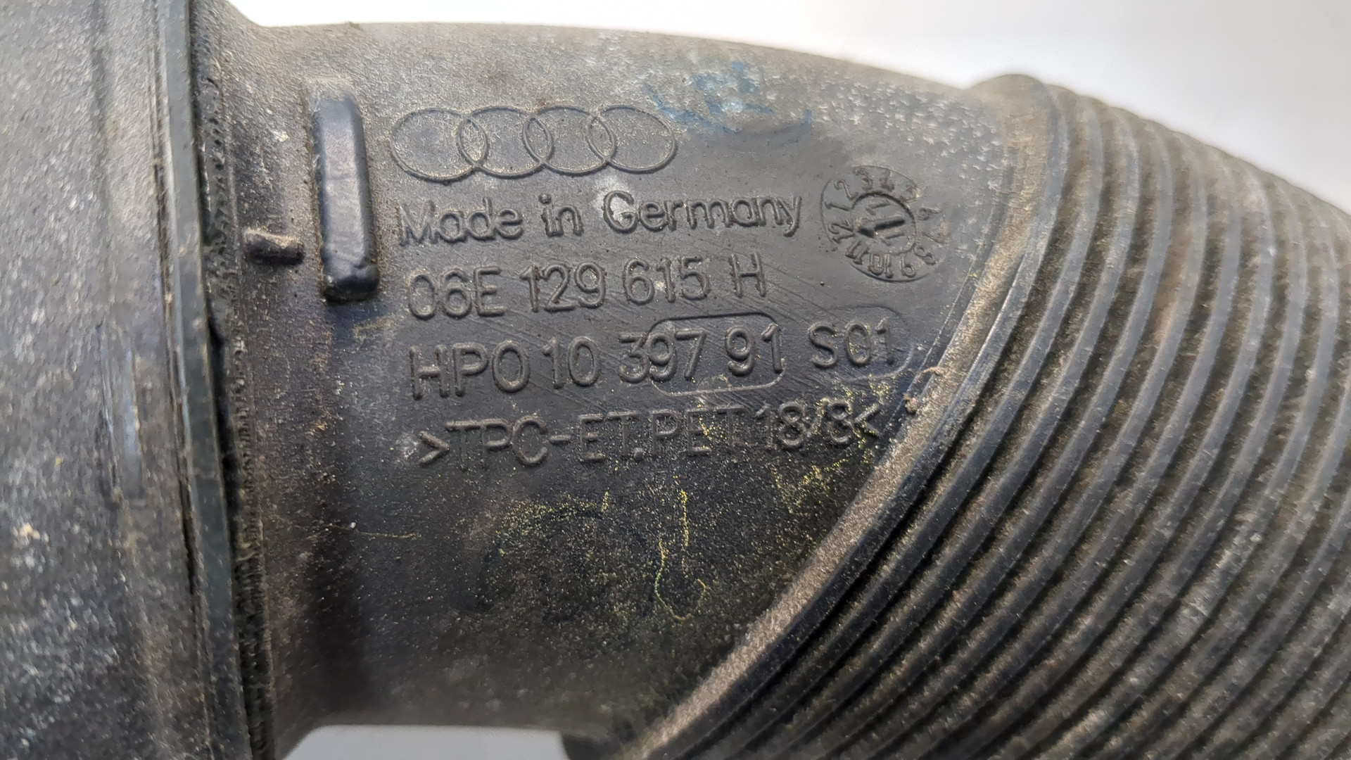 Патрубок воздушного фильтра