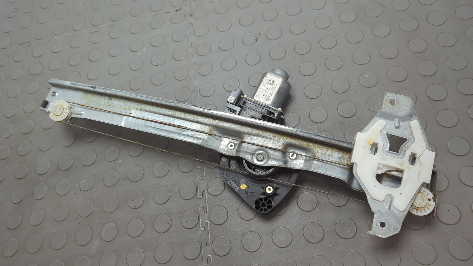 Стеклоподъемник электр. передний левый