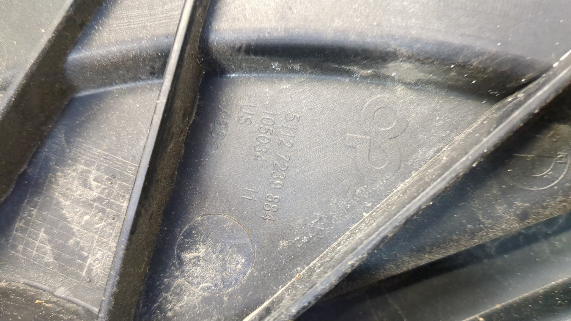 Кронштейн заднего бампера правый