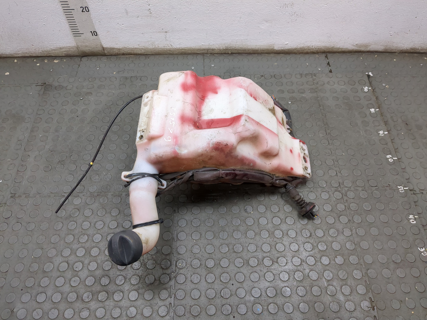 Бачок омывателя лобового стекла