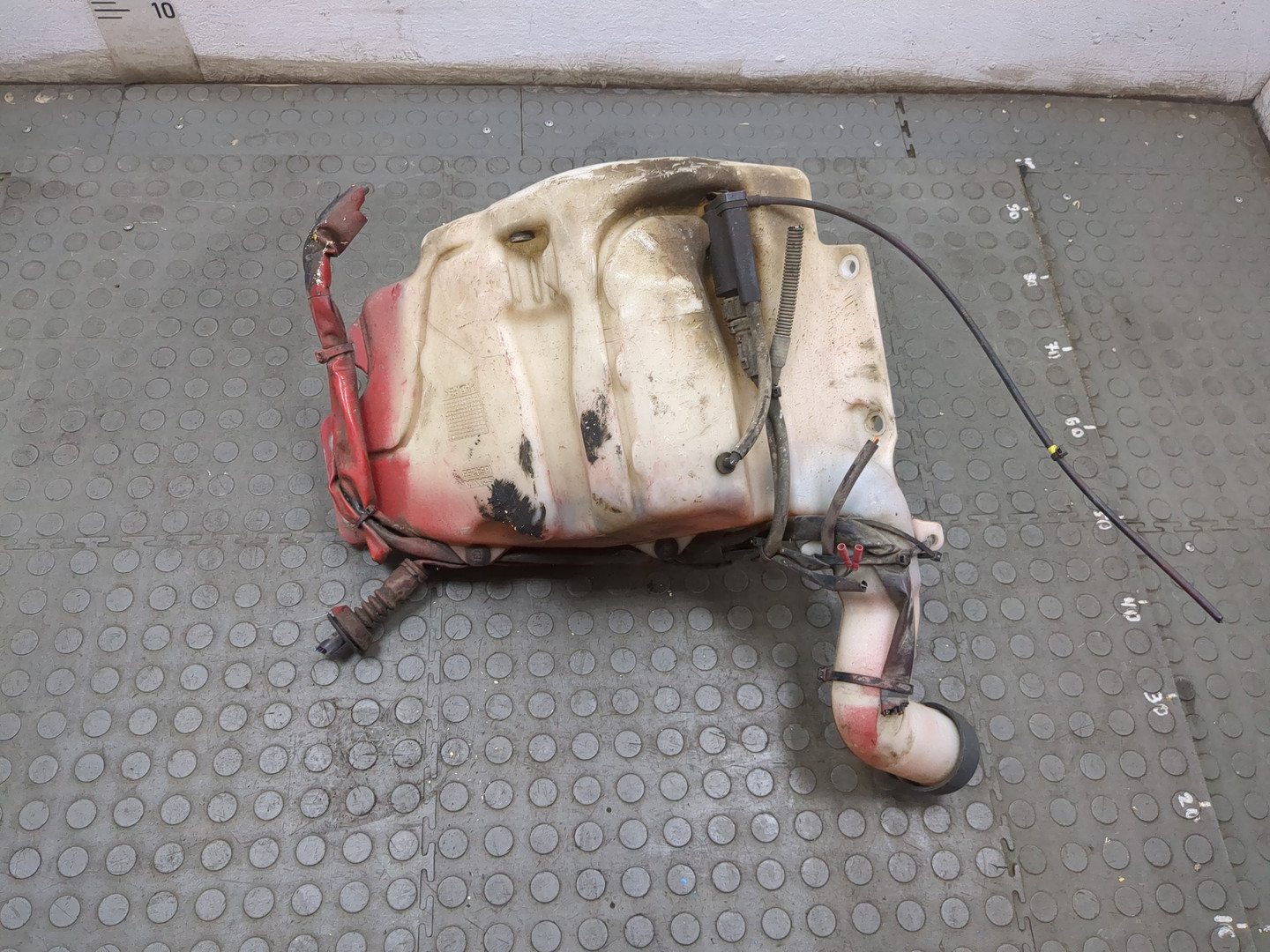 Бачок омывателя лобового стекла