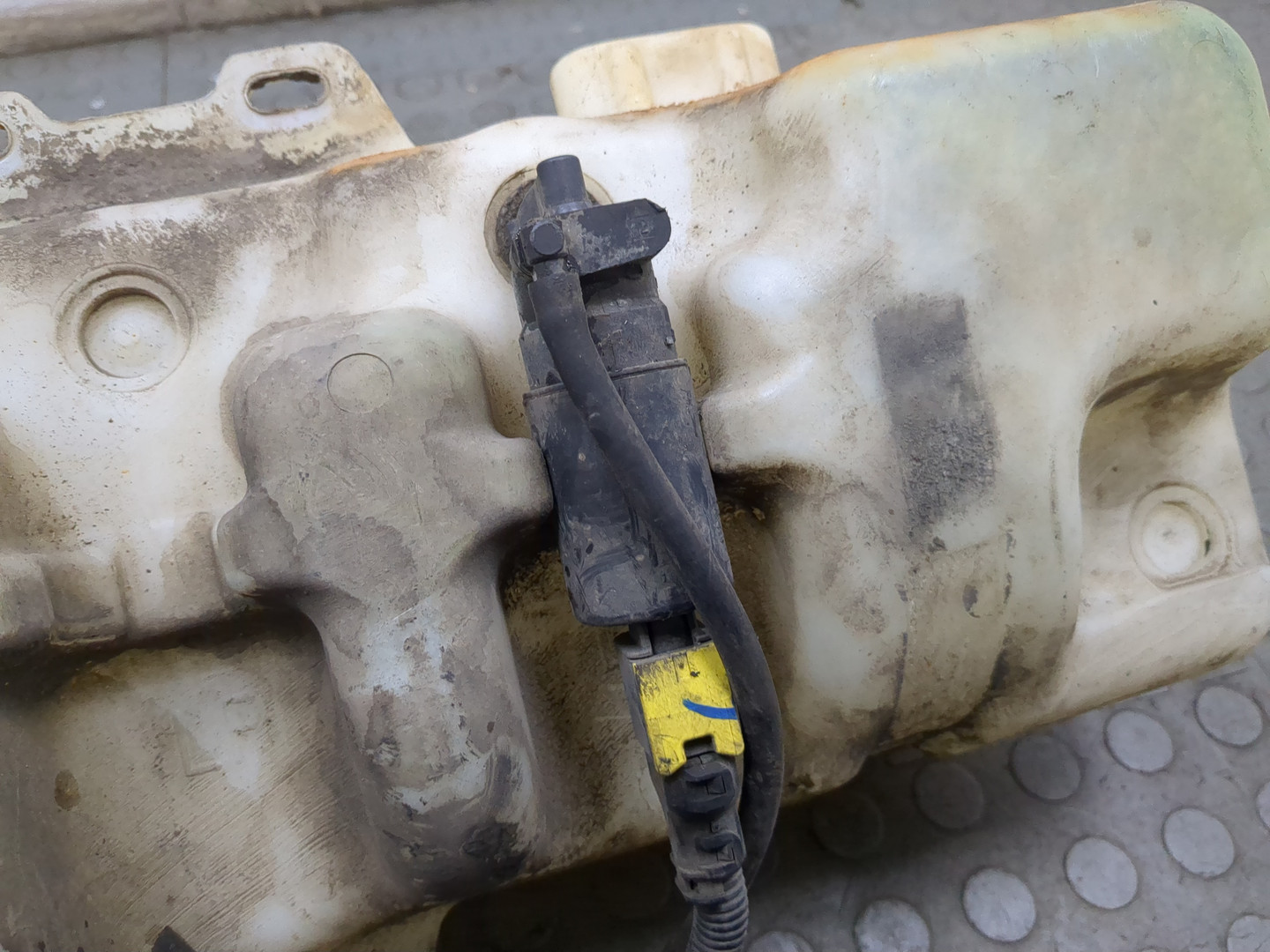 Бачок омывателя лобового стекла