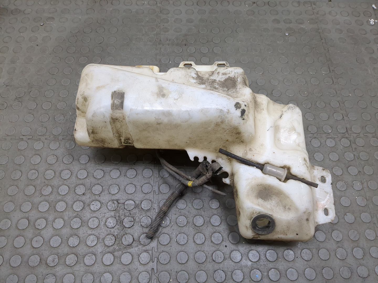 Бачок омывателя лобового стекла