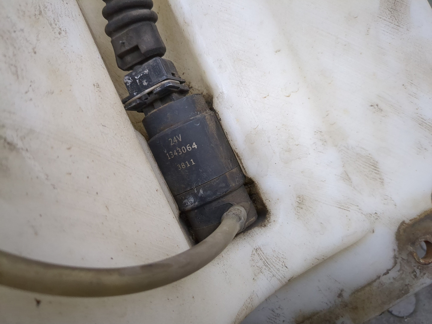 Бачок омывателя лобового стекла