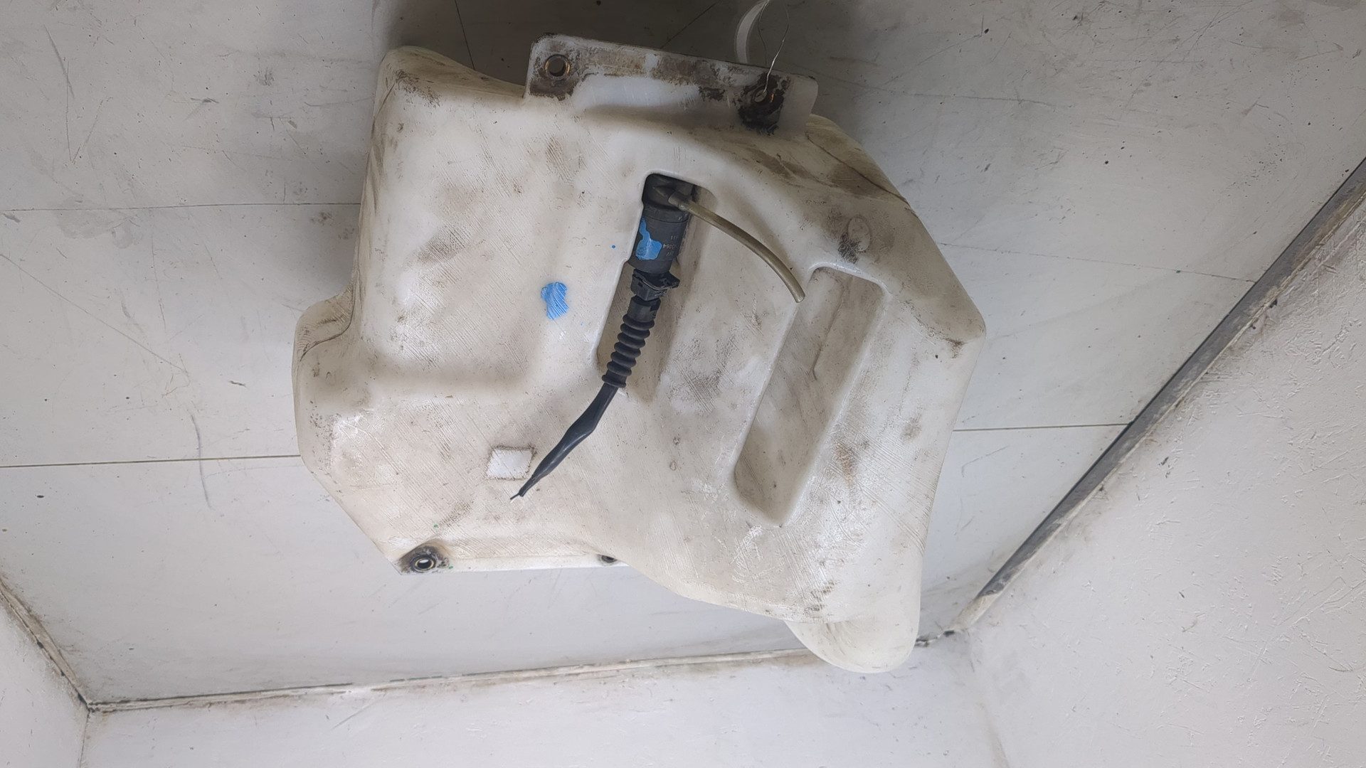 Бачок омывателя лобового стекла