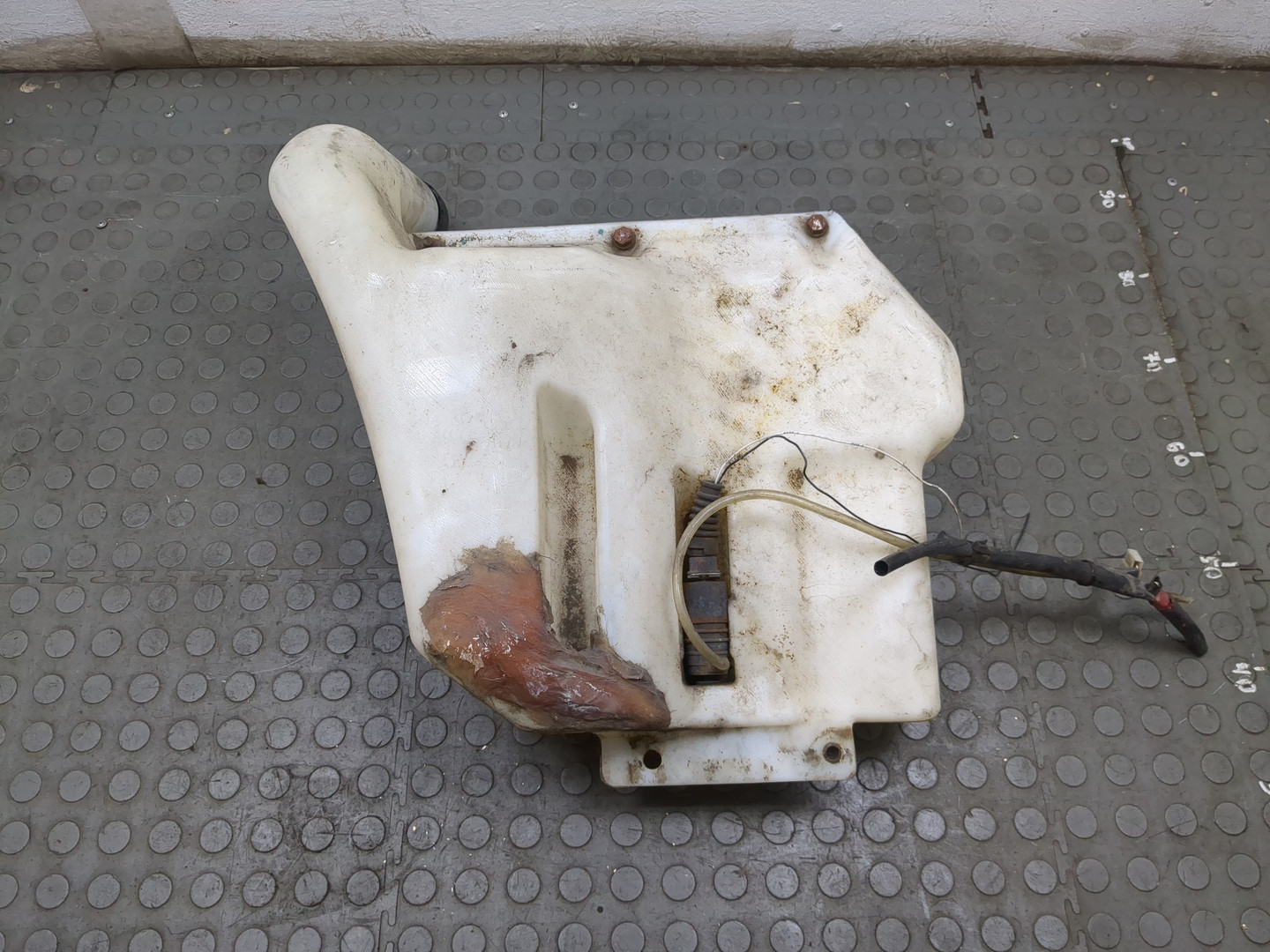 Бачок омывателя лобового стекла