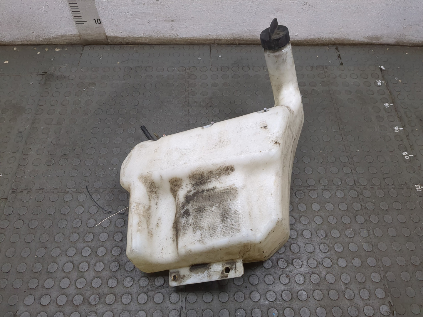 Бачок омывателя лобового стекла