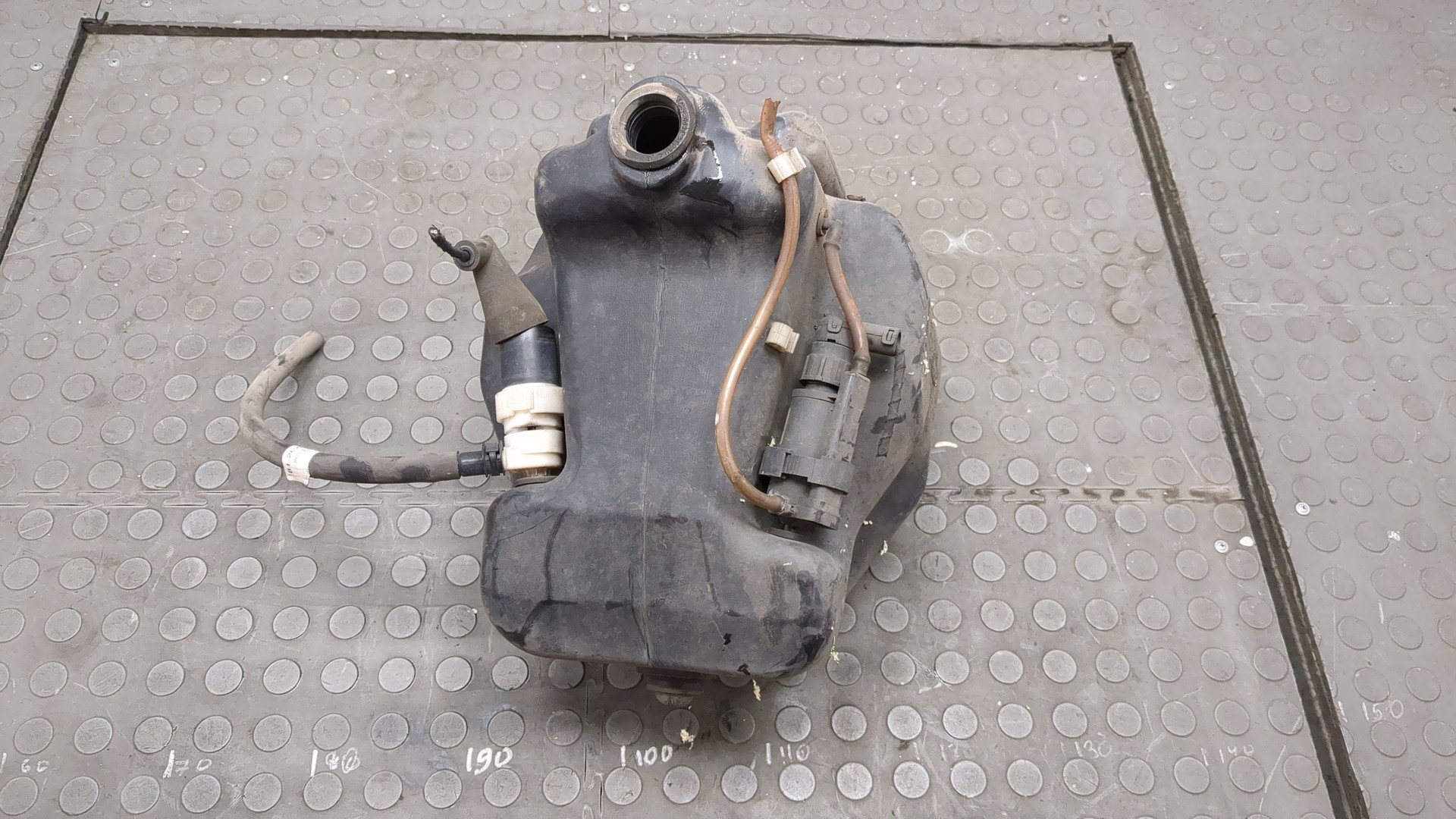 Бачок омывателя лобового стекла