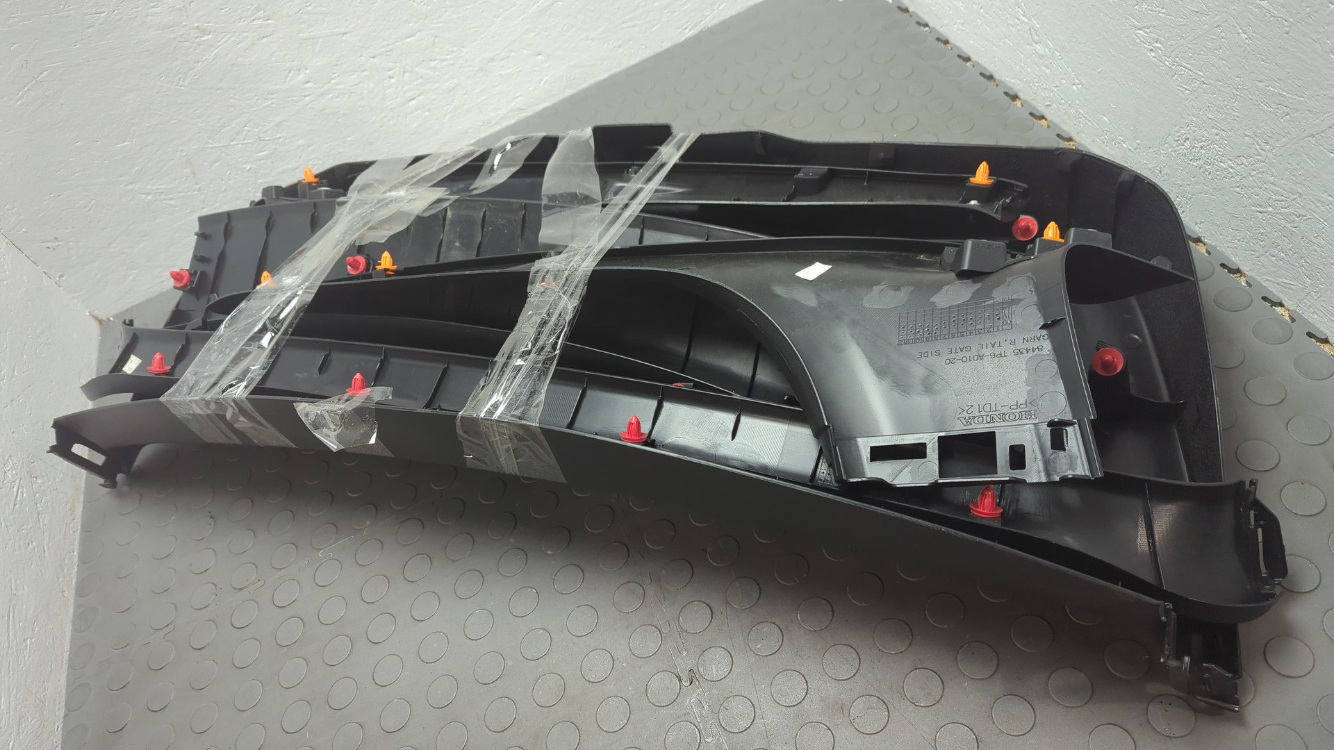 Обшивка двери багажника