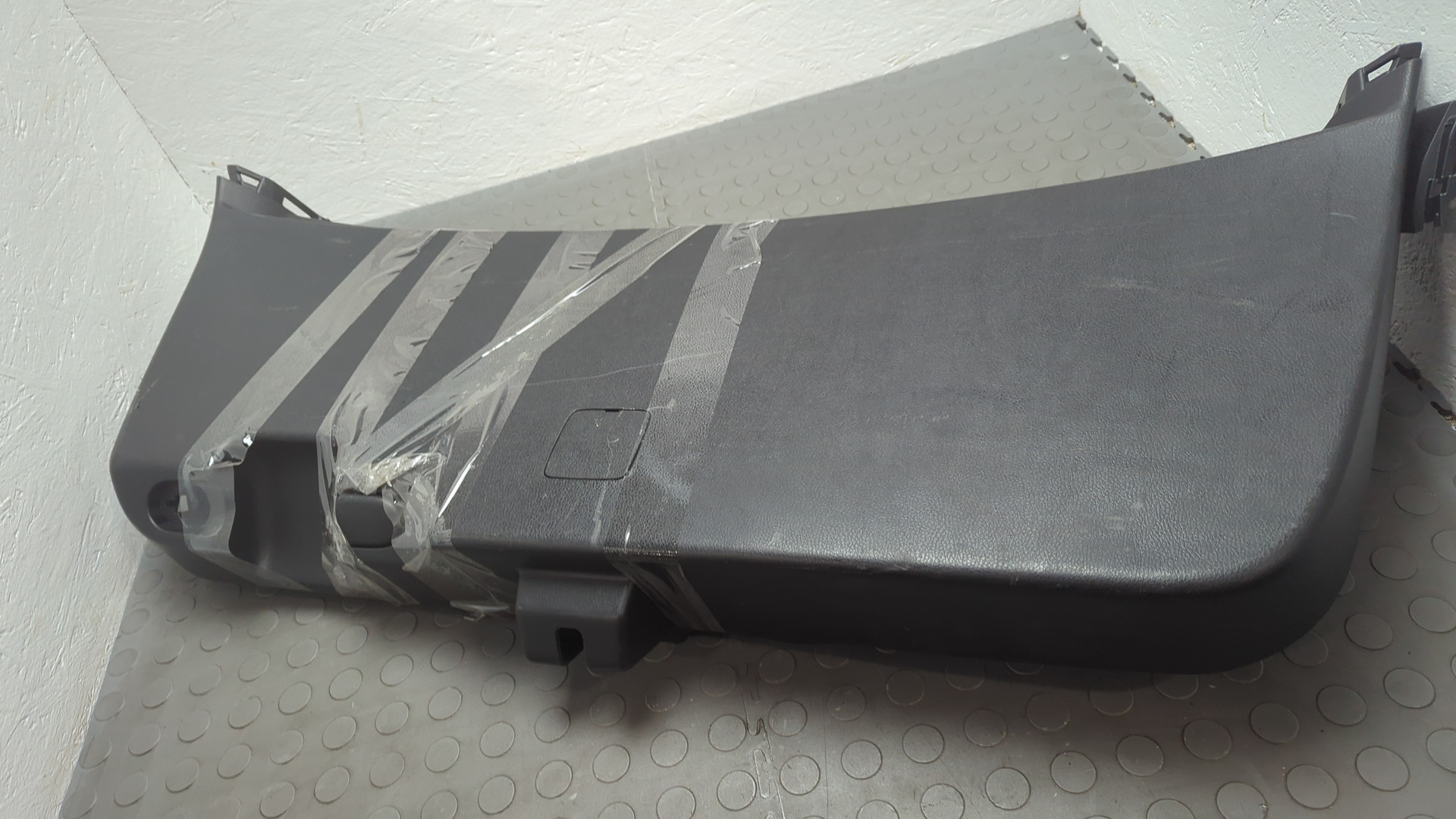 Обшивка двери багажника