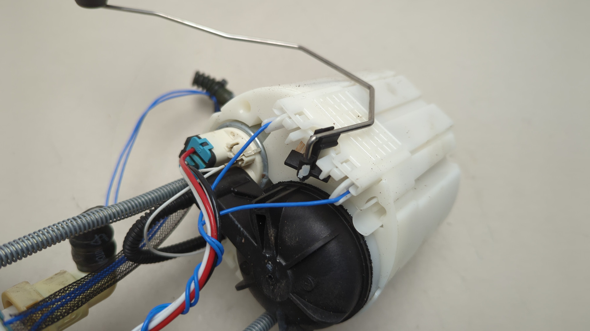 Насос топливный электрический