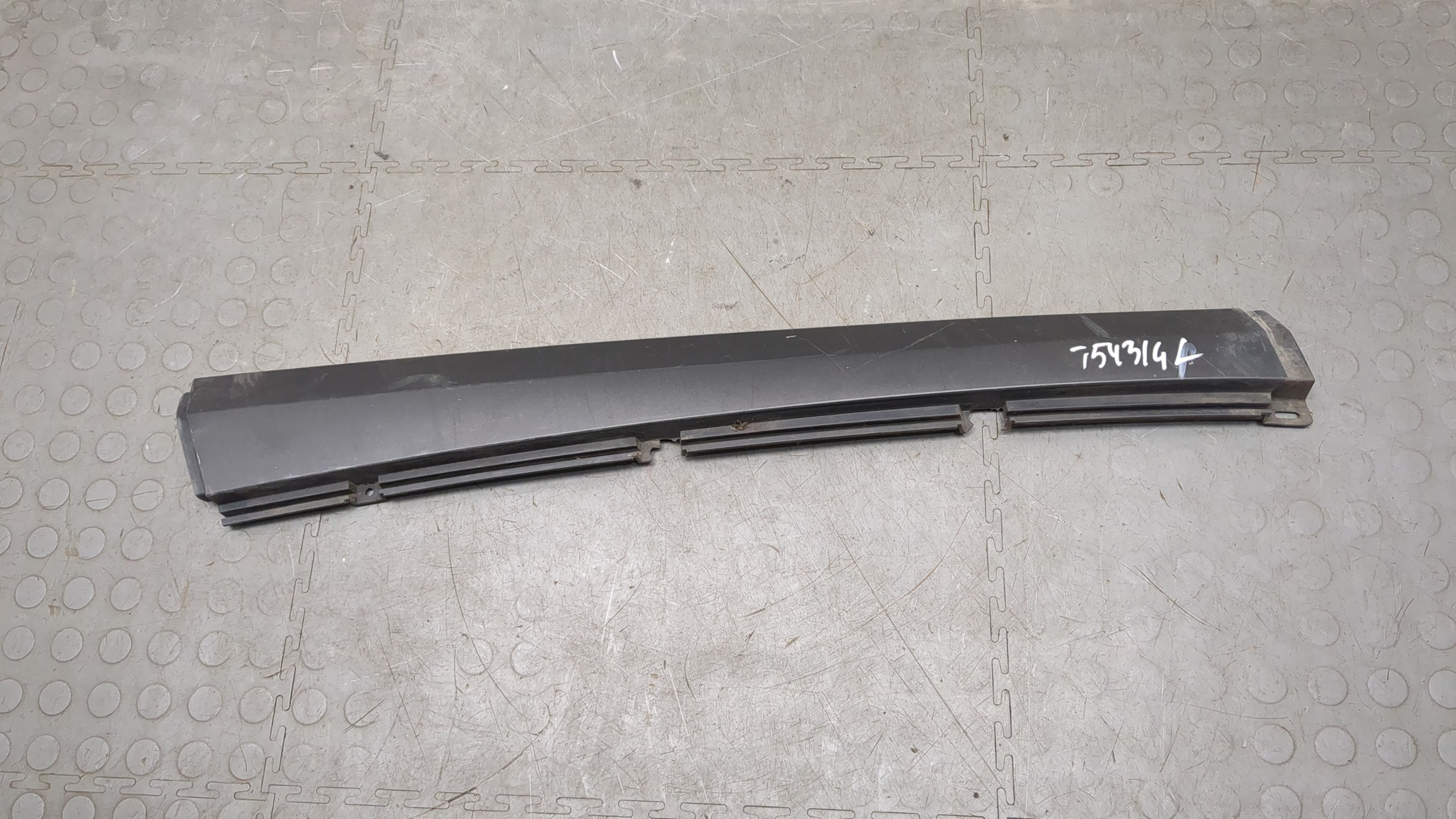 Молдинг лобового стекла