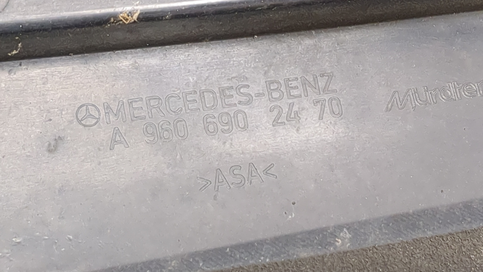 Молдинг лобового стекла