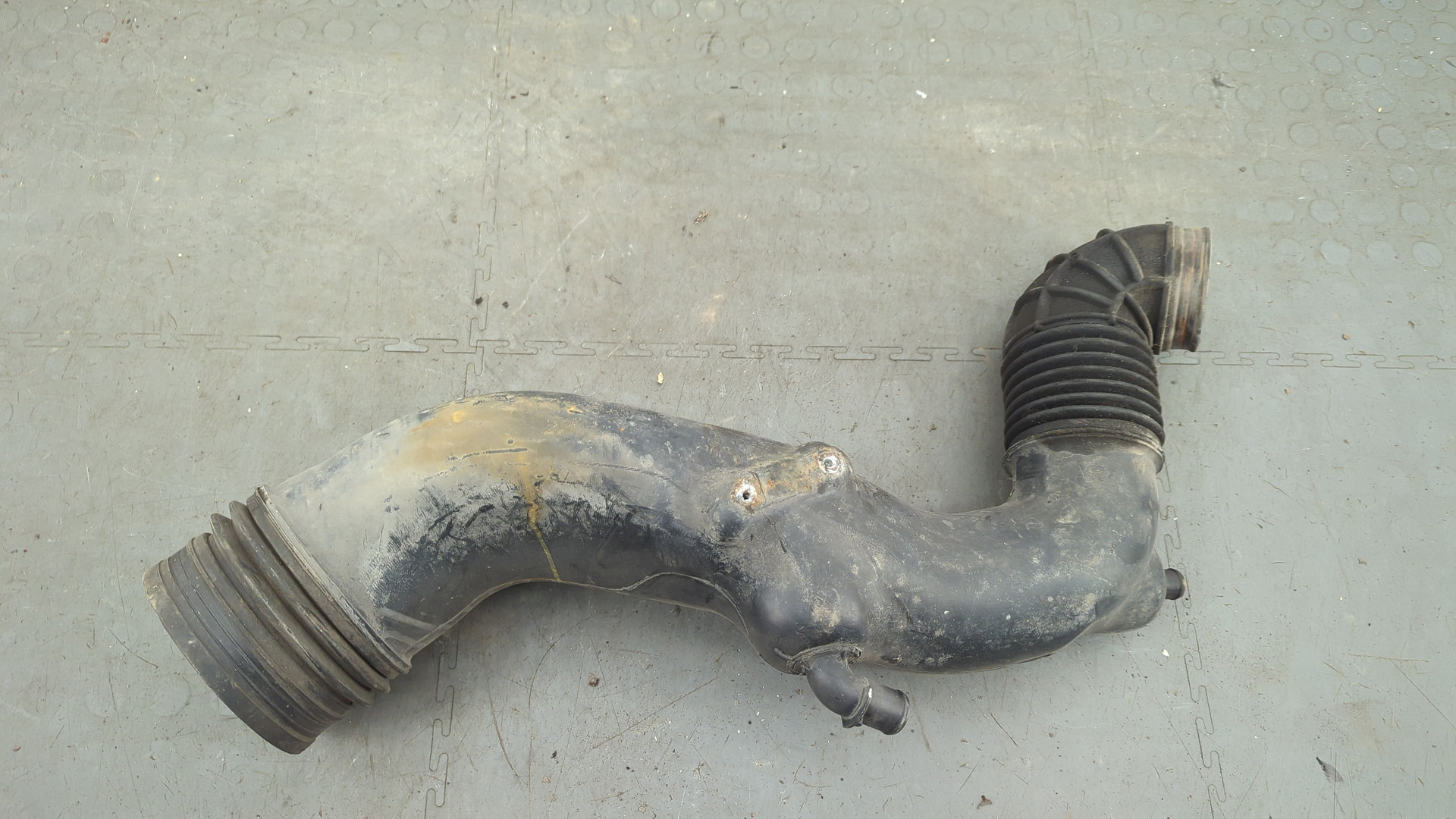 Патрубок воздушного фильтра