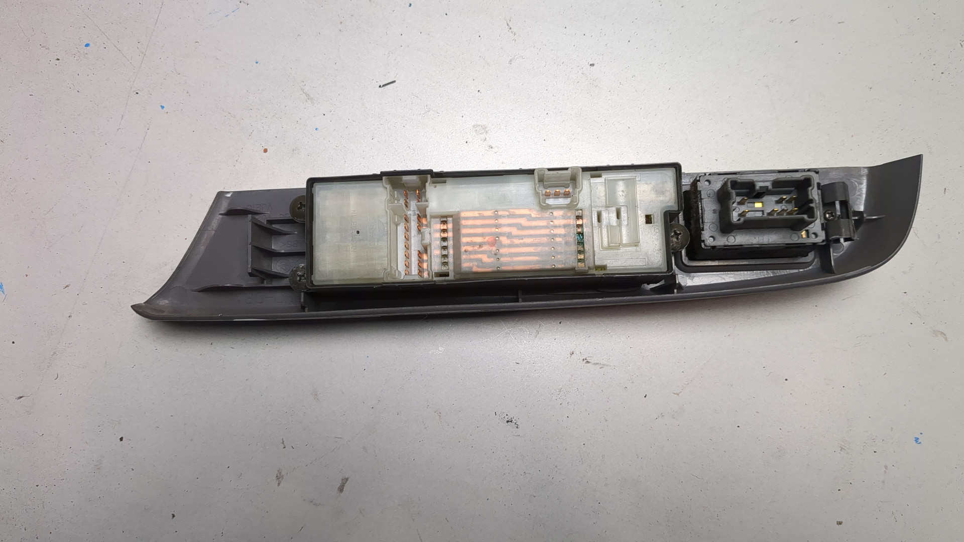 Кнопка стеклоподъемника