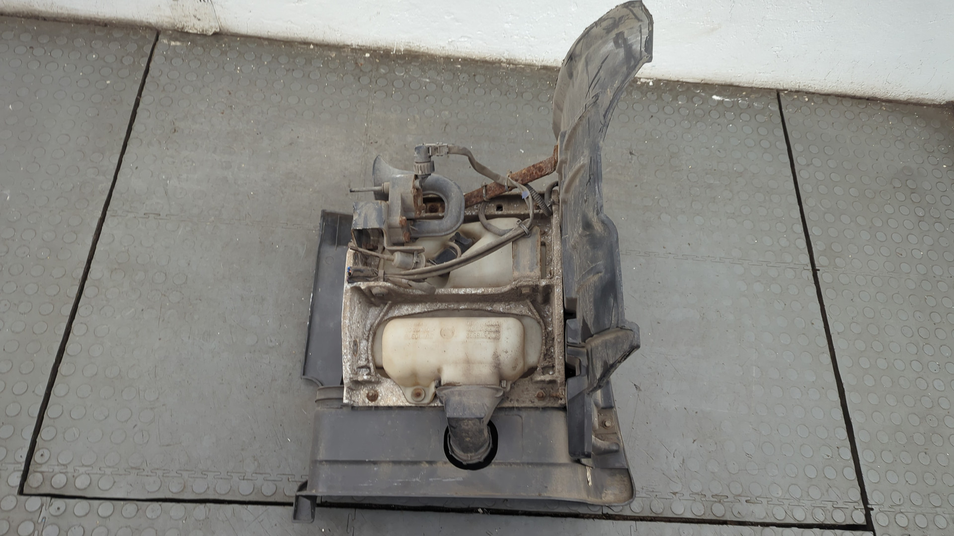 Подножка левая