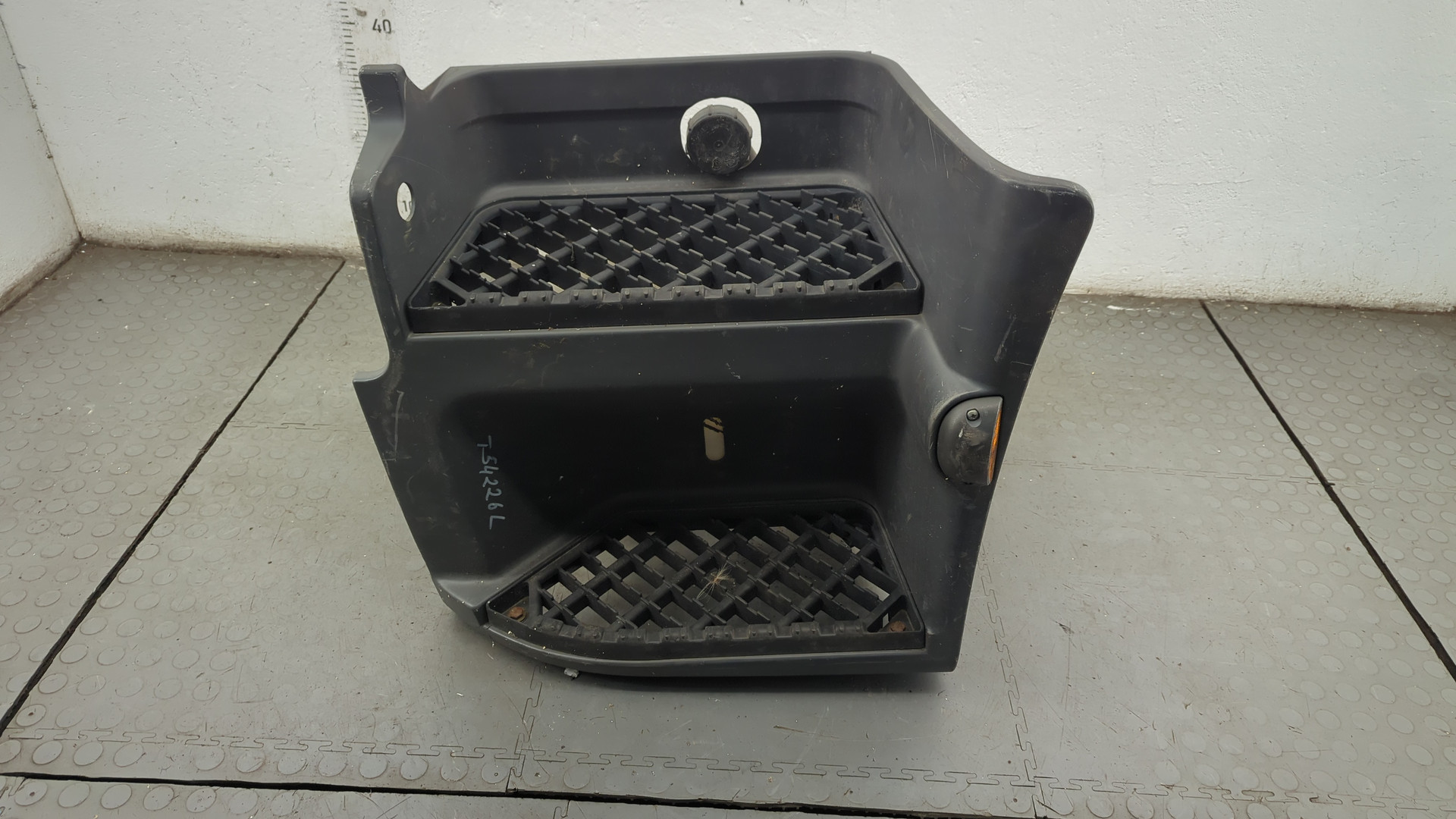 Подножка левая