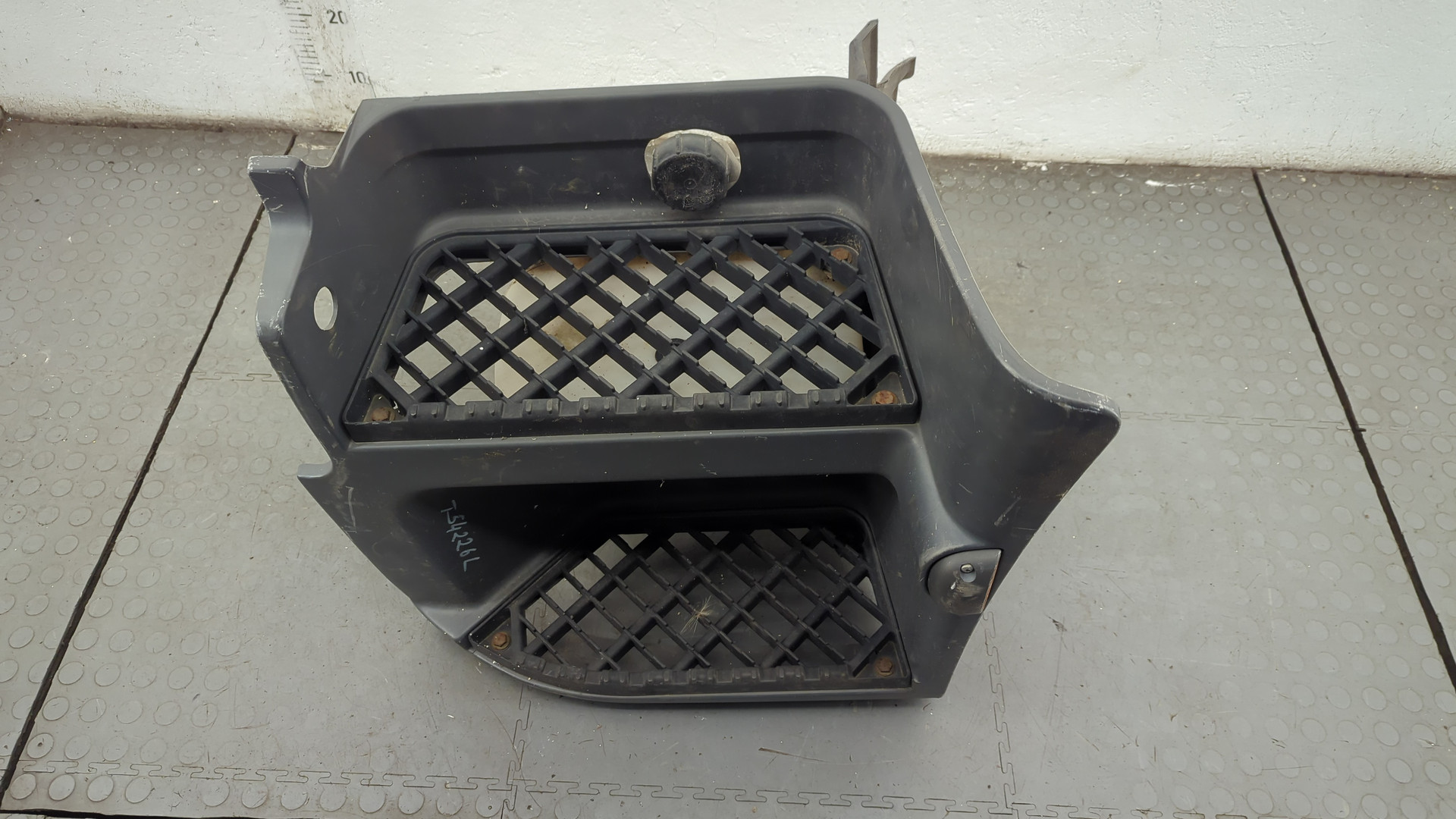 Подножка левая