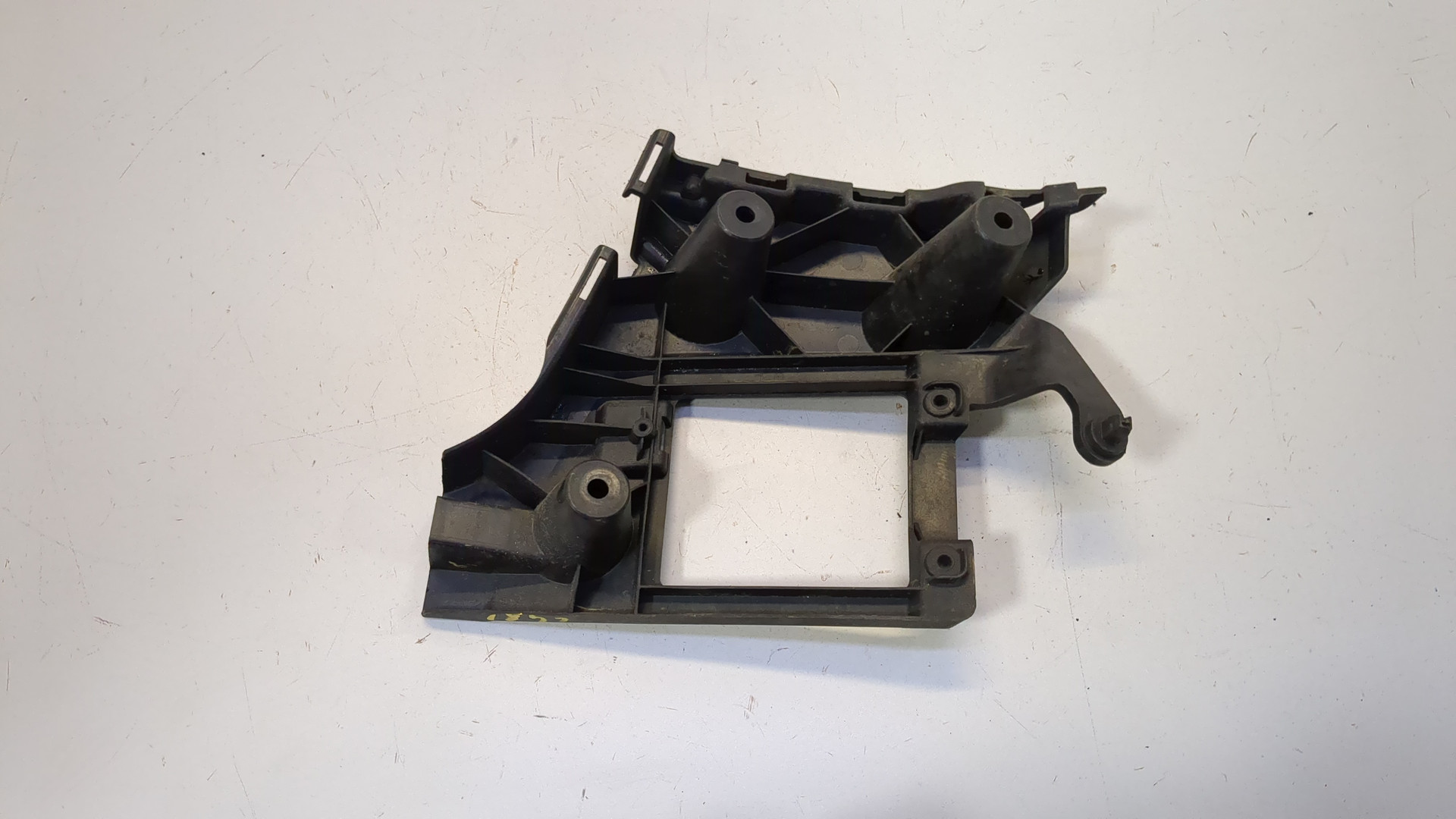 Кронштейн заднего бампера левый