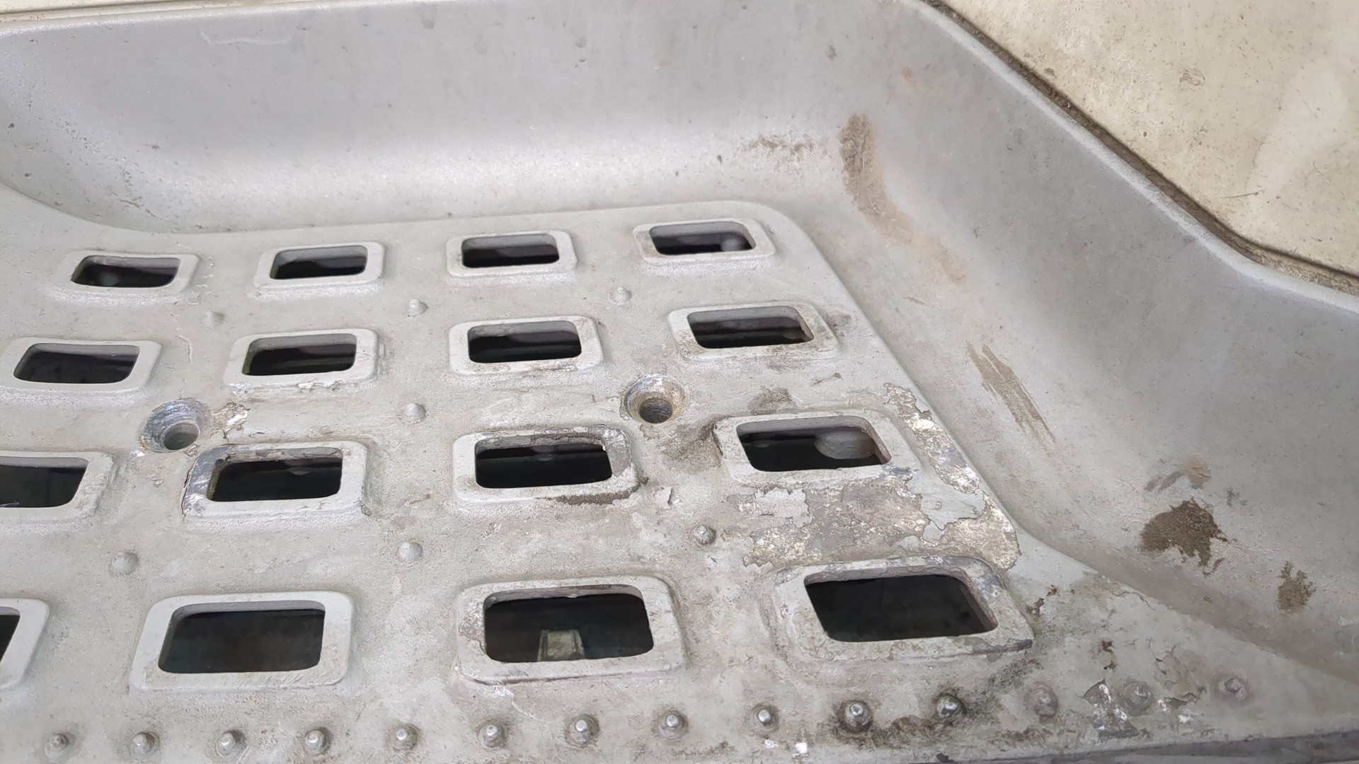 Подножка левая