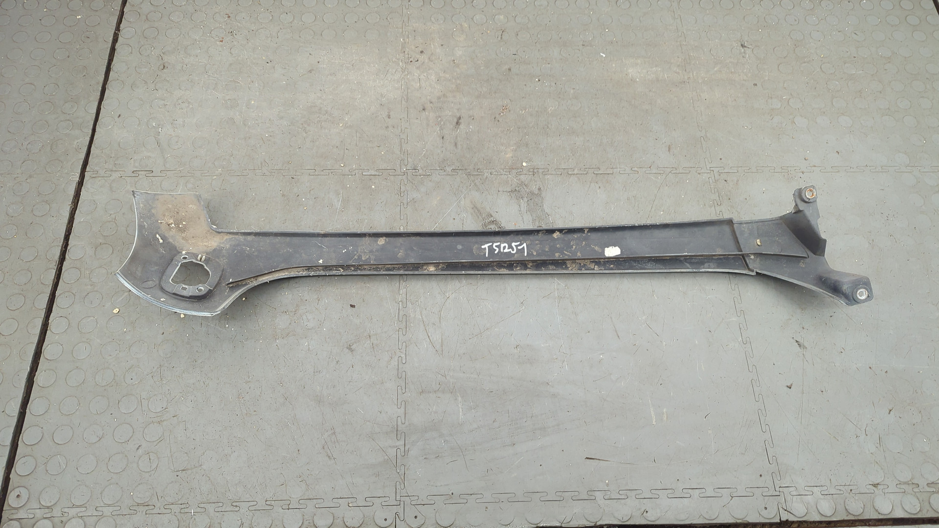 Молдинг лобового стекла