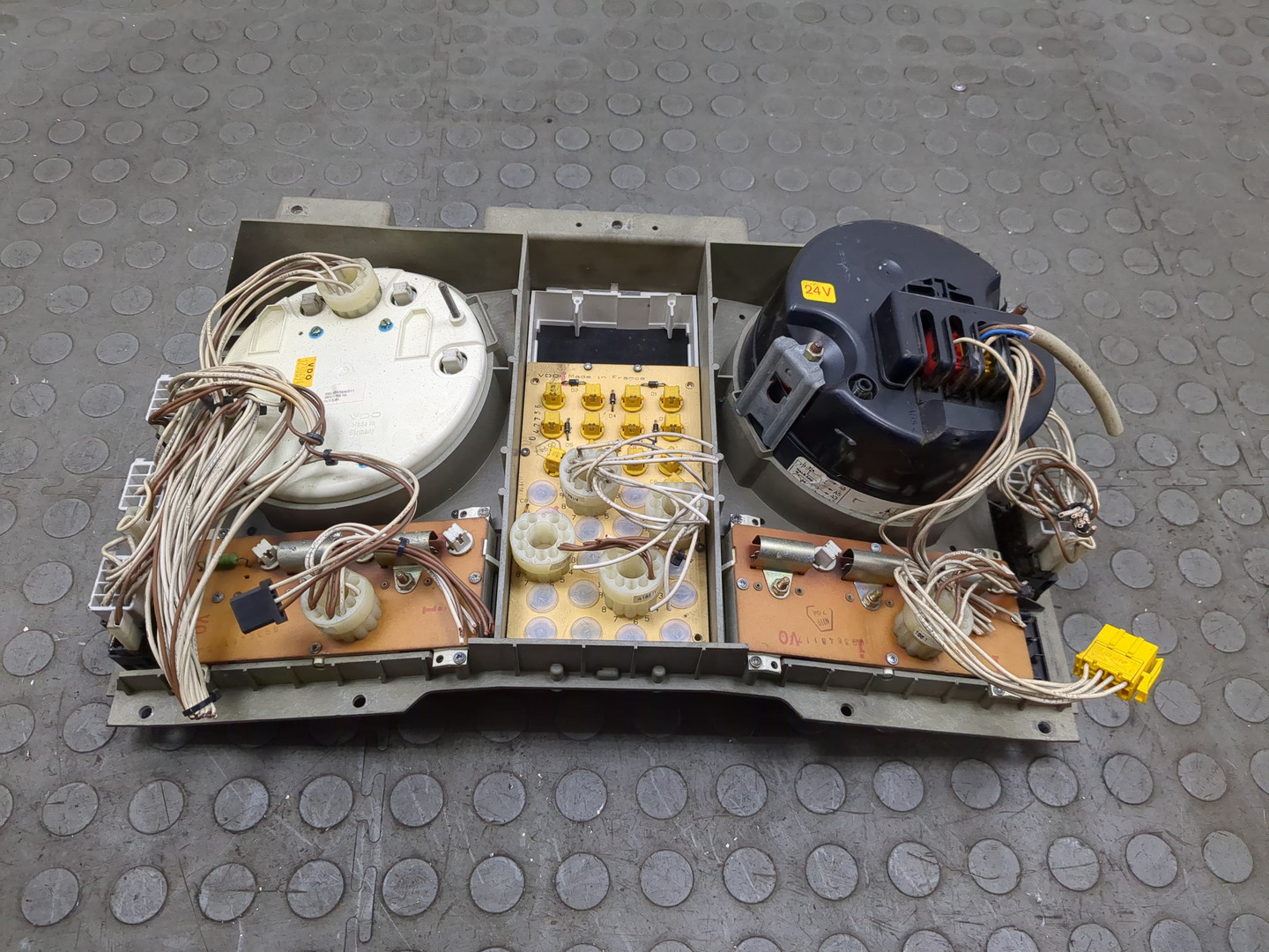 Панель приборов