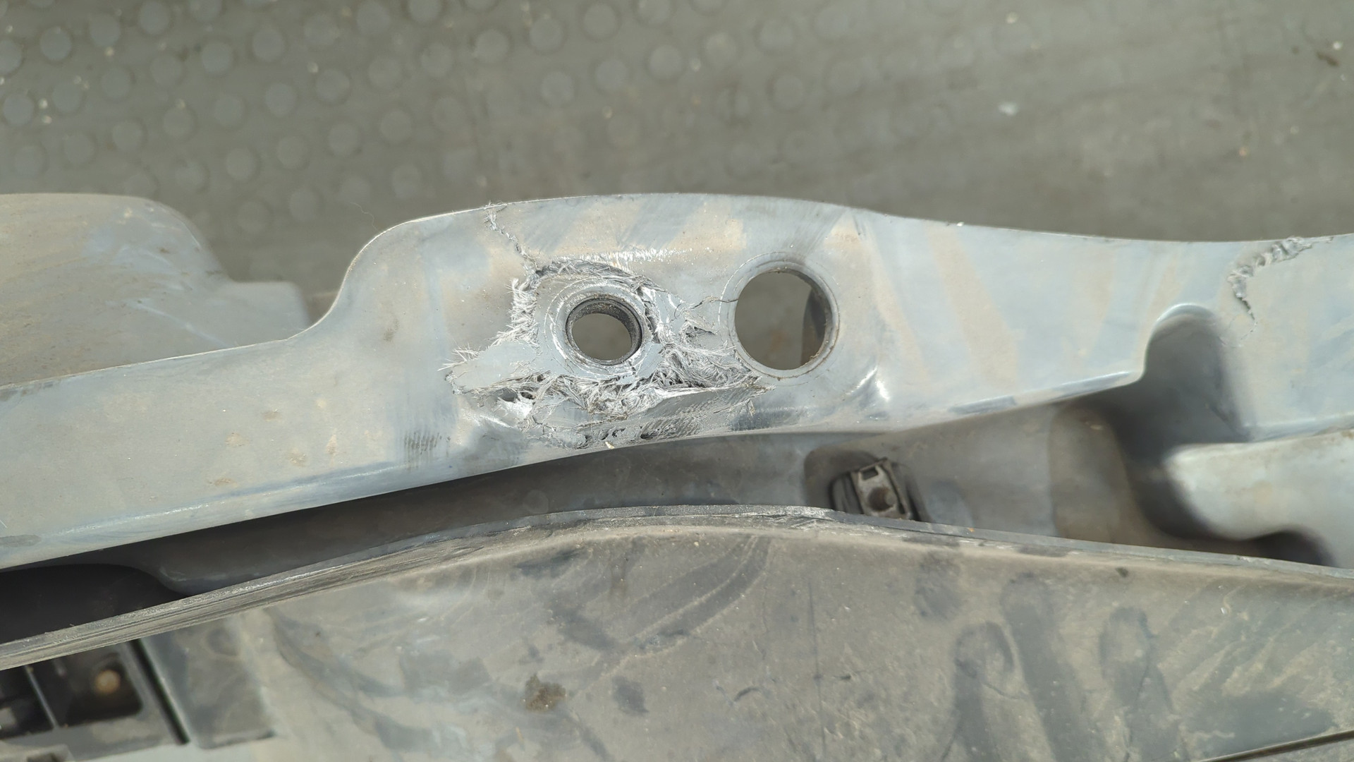 Подножка левая