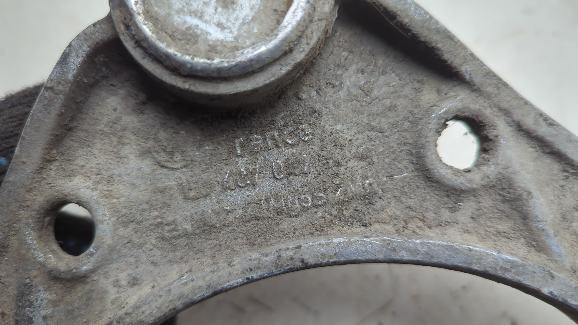 Рычаг передний правый