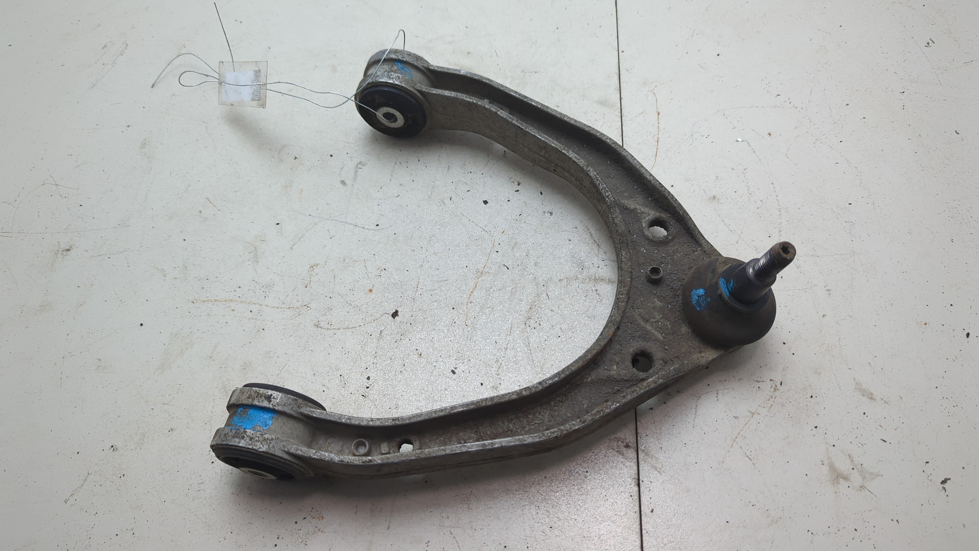 Рычаг передний левый