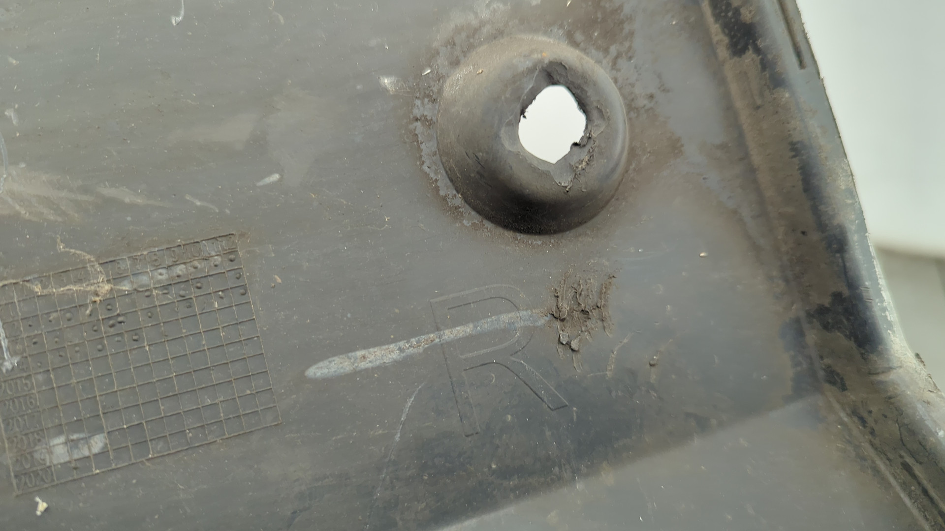 Молдинг переднего бампера правый