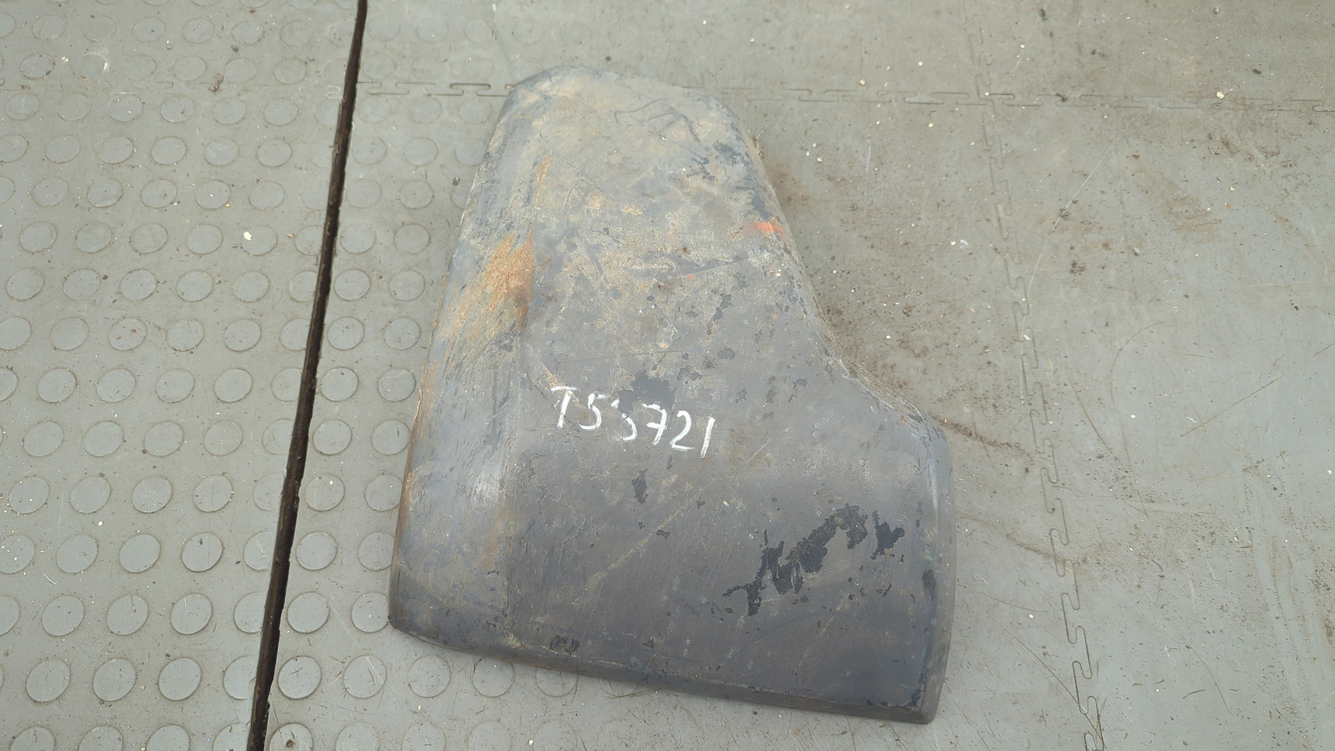 Накладка переднего бампера левая