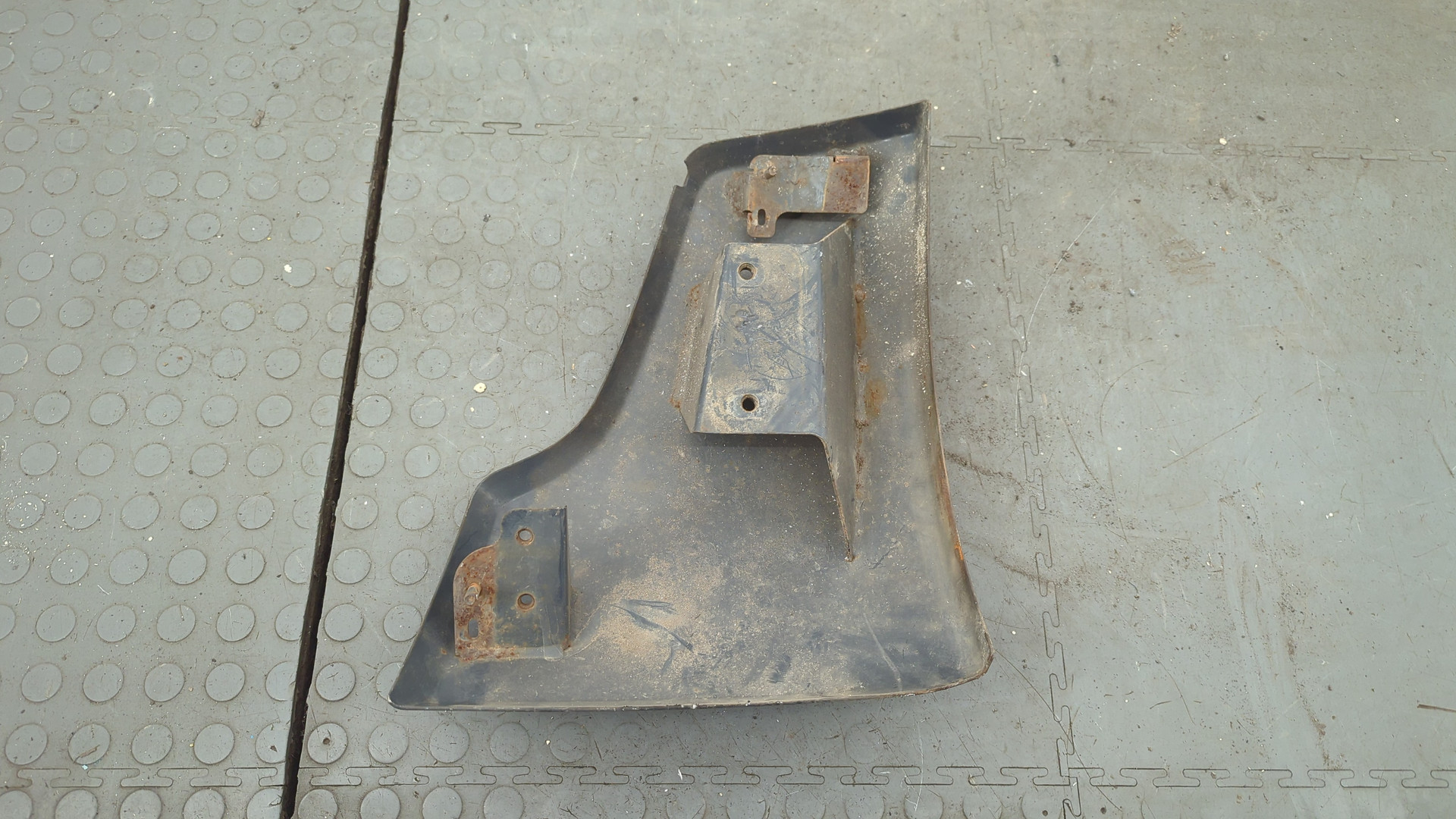 Накладка переднего бампера левая