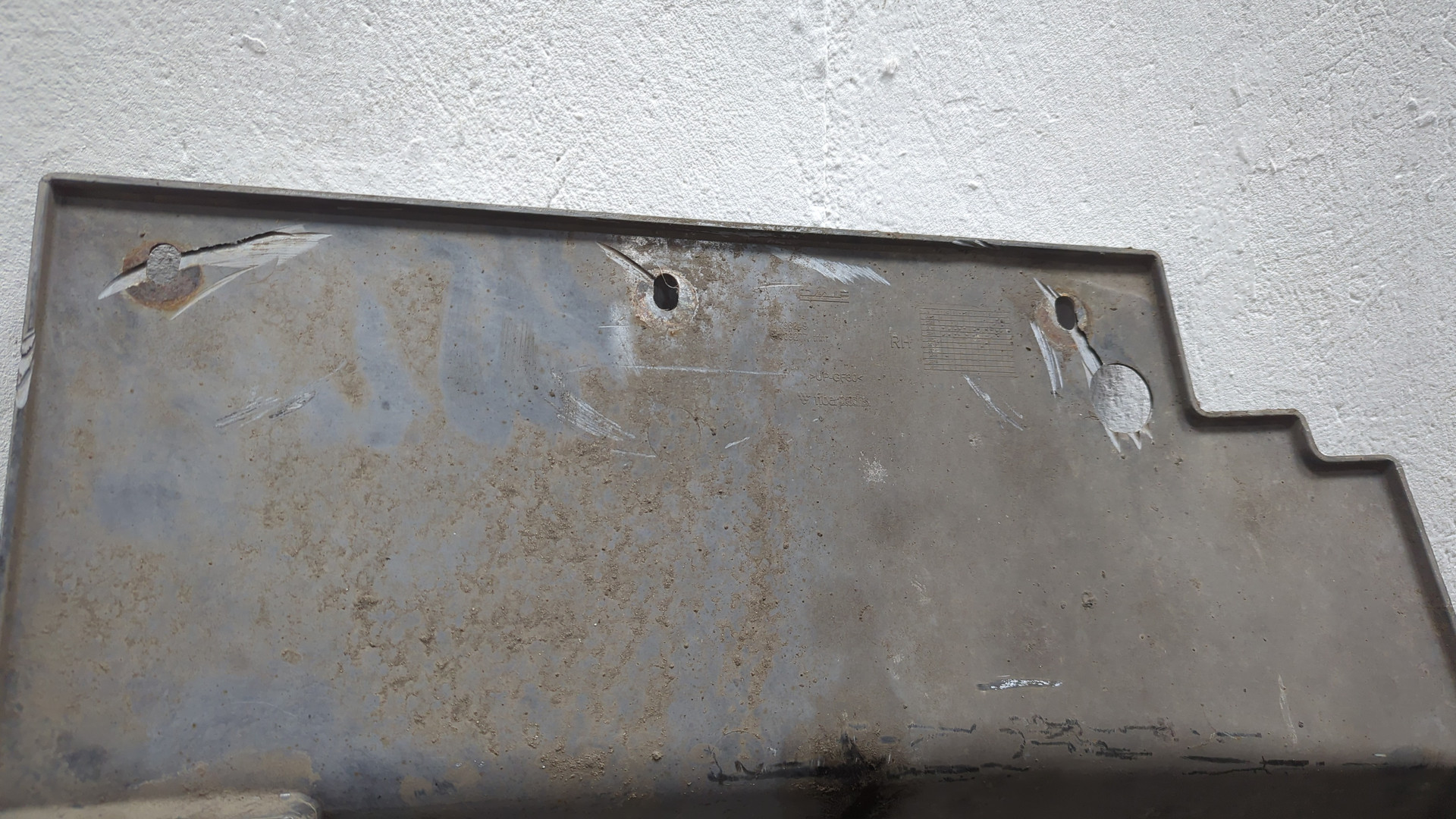 Крыло переднее правое