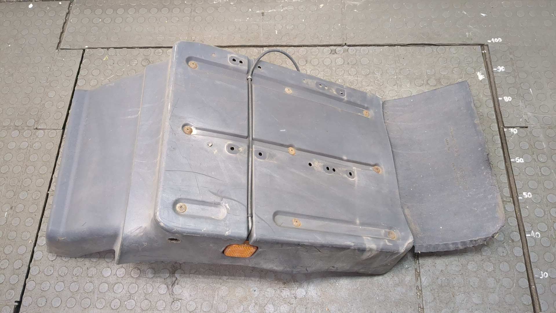 Крыло переднее левое