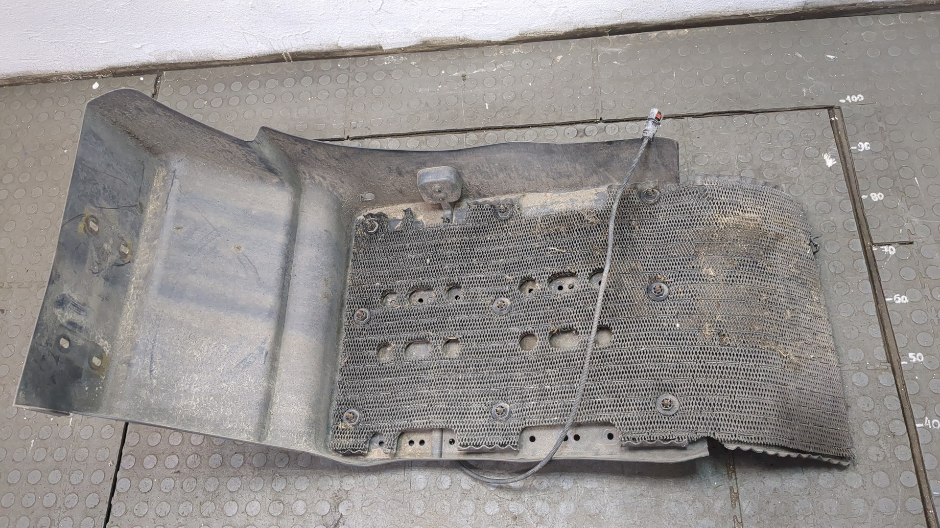 Крыло переднее левое