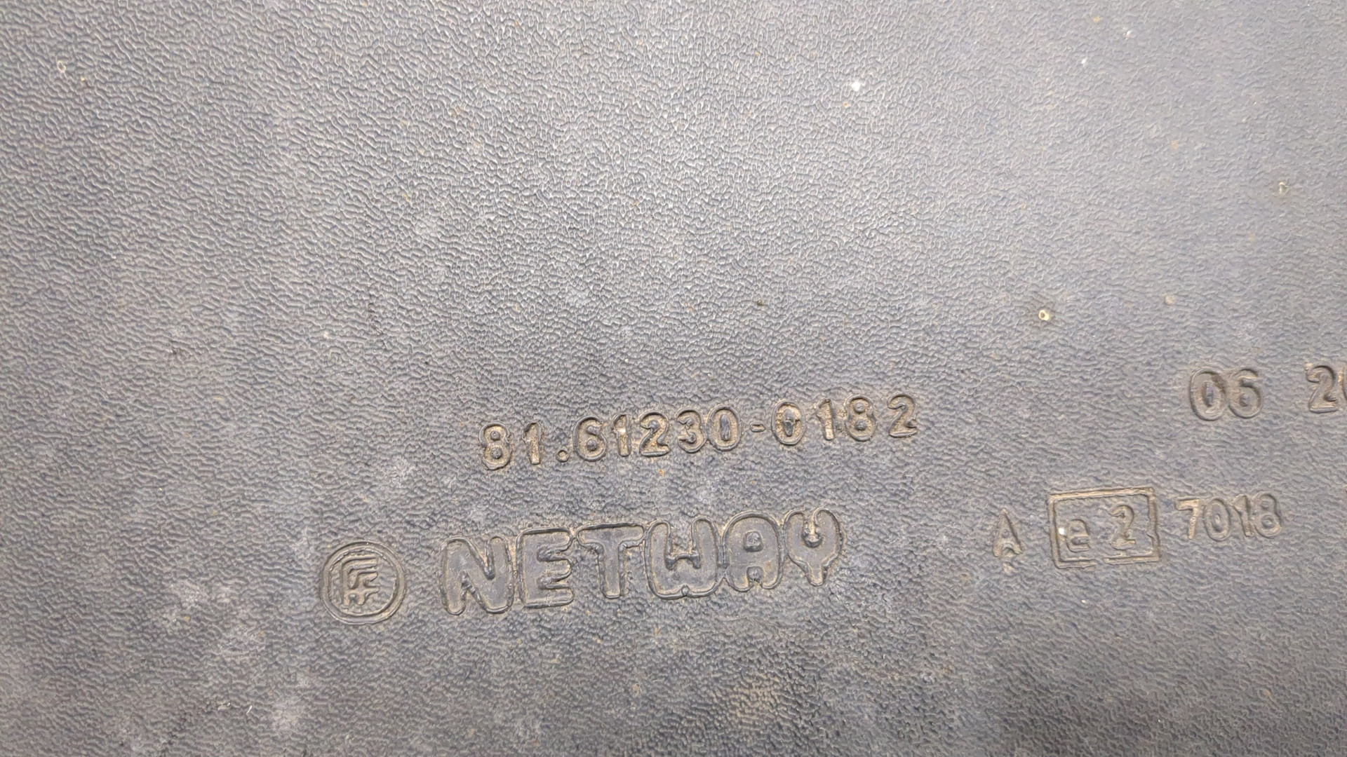 Крыло переднее левое