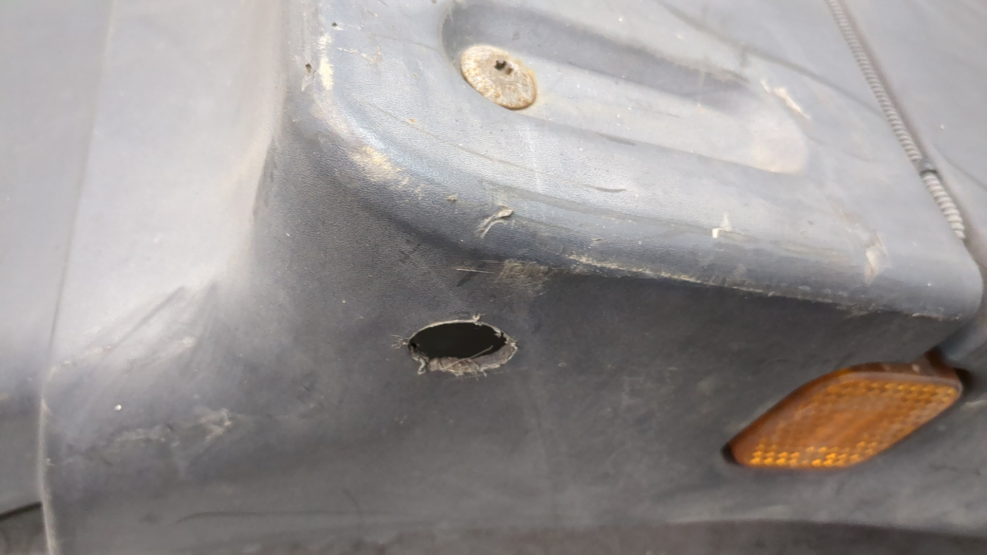 Крыло переднее левое