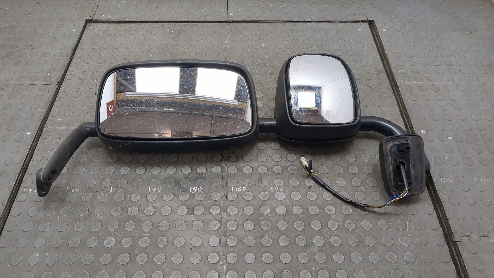 Зеркало заднего вида