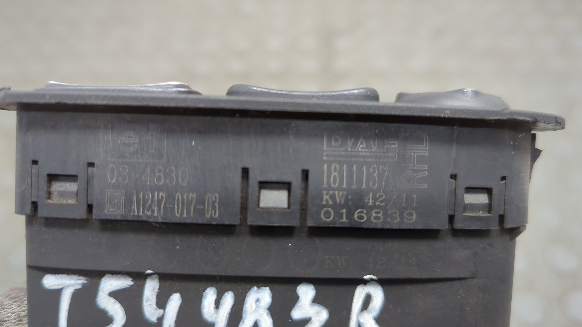 Кнопка стеклоподъемника