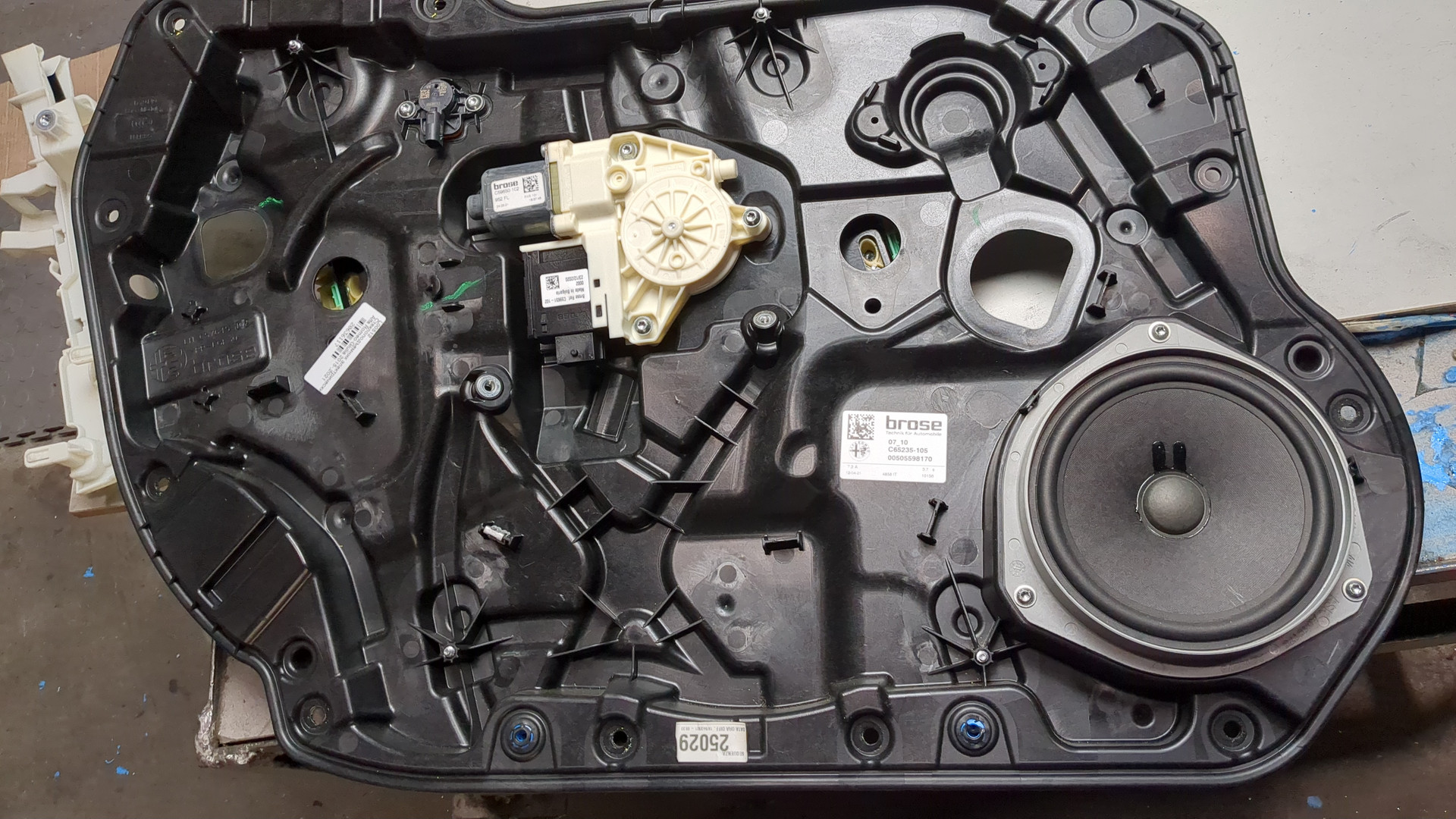 Стеклоподъемник электр. передний левый