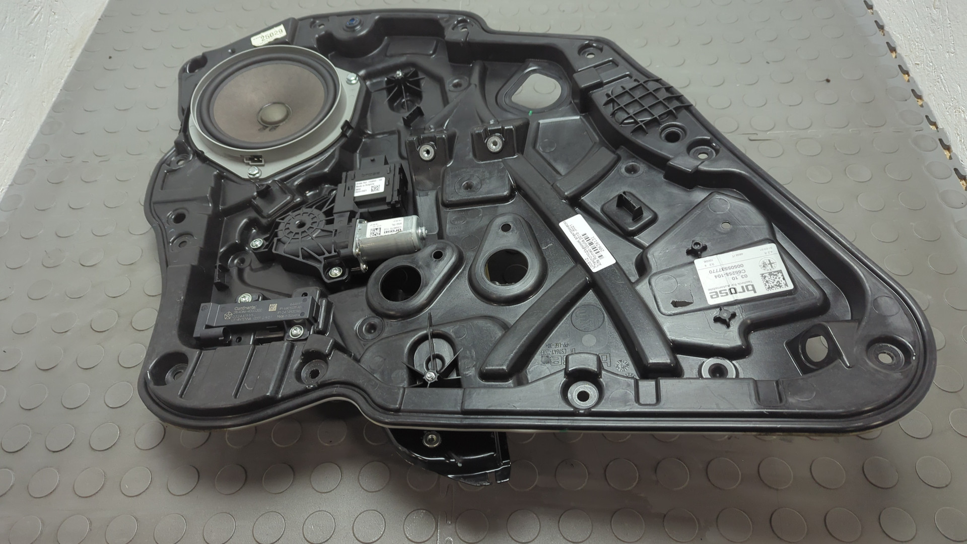 Стеклоподъемник электр. задний левый