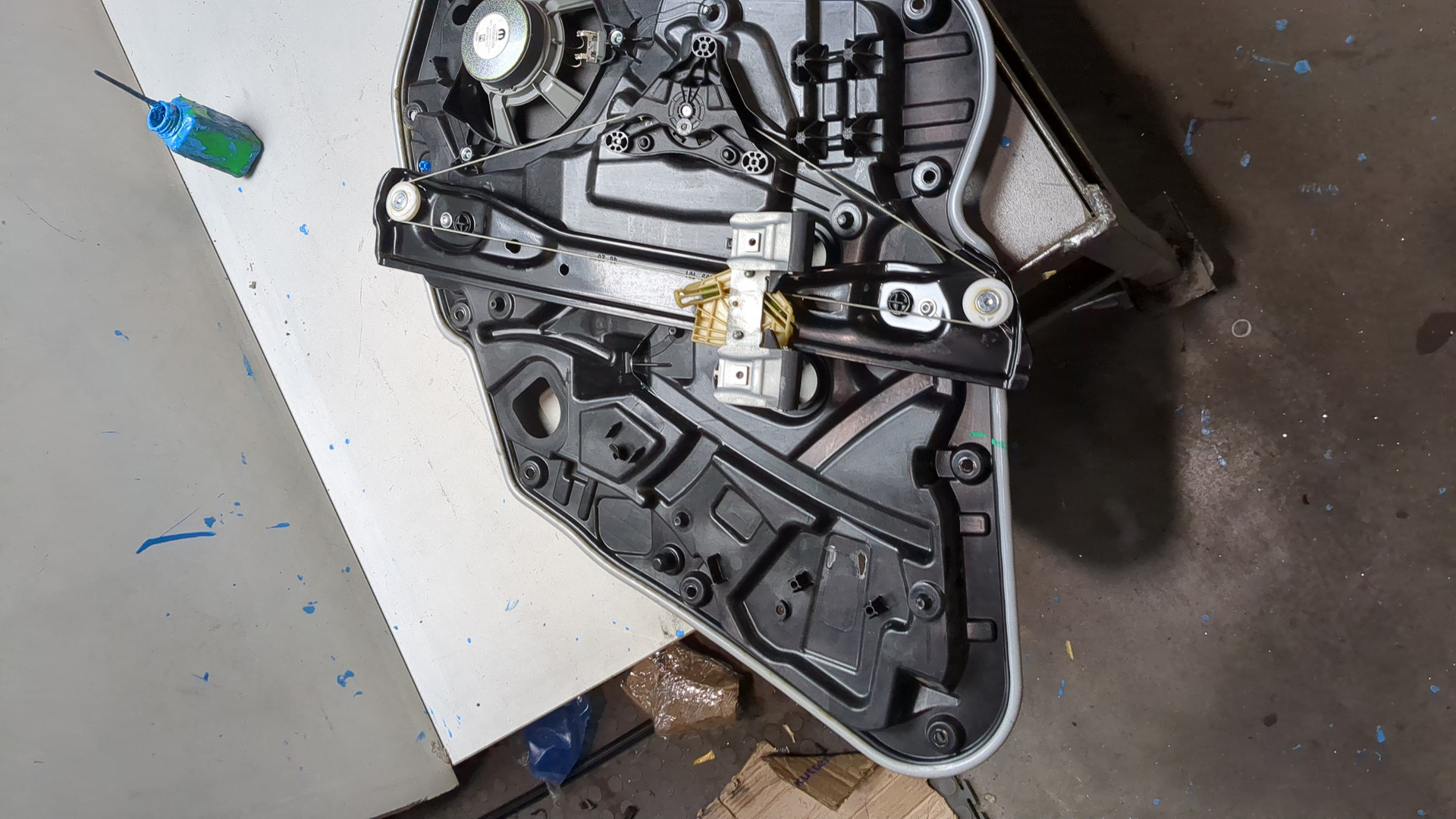 Стеклоподъемник электр. задний левый